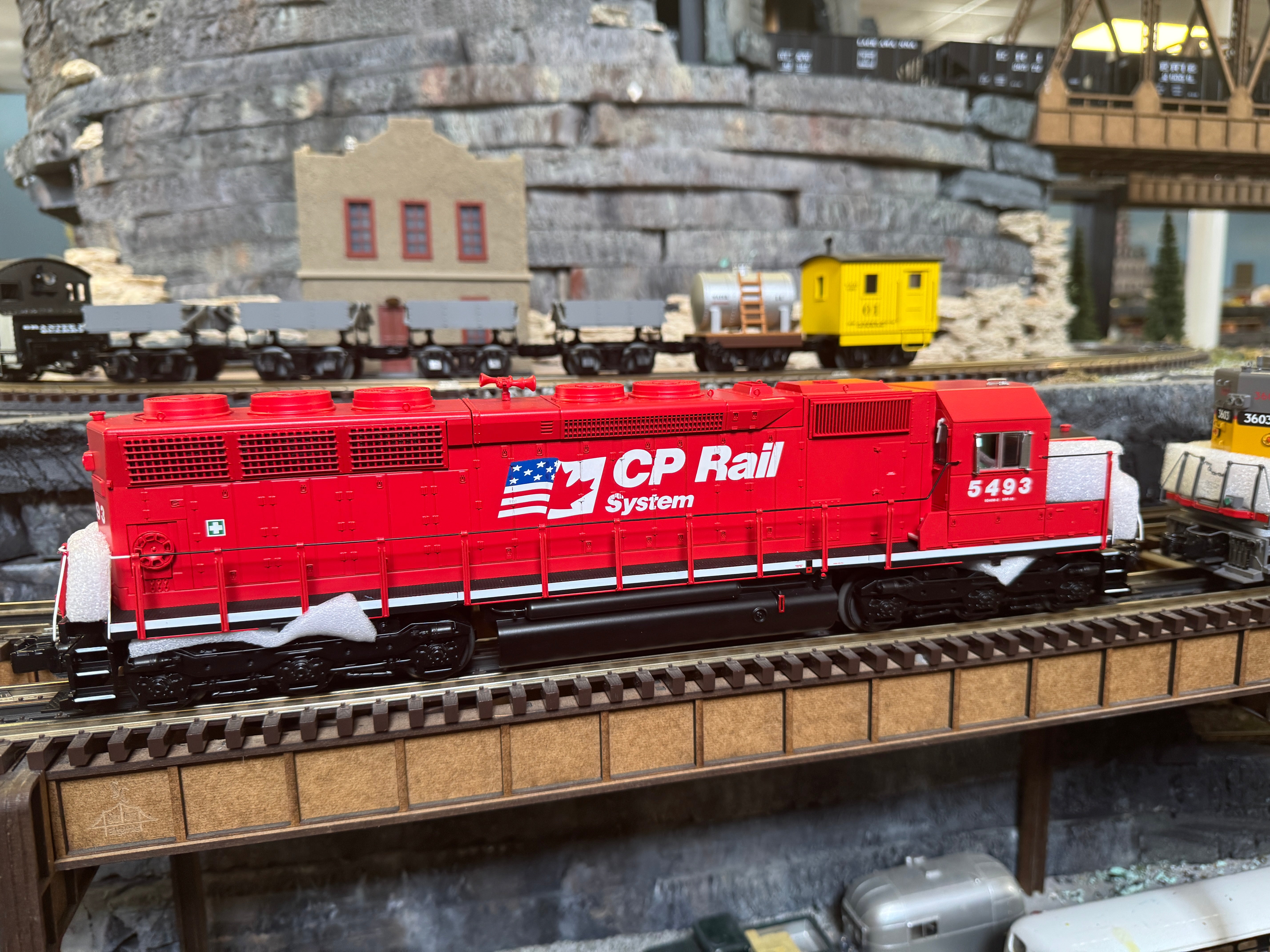 Atlas O 30138261 - Premier - SD45 Diesel Locomotive "CP Rail" (Dual Flags) #5493 w/ PS3