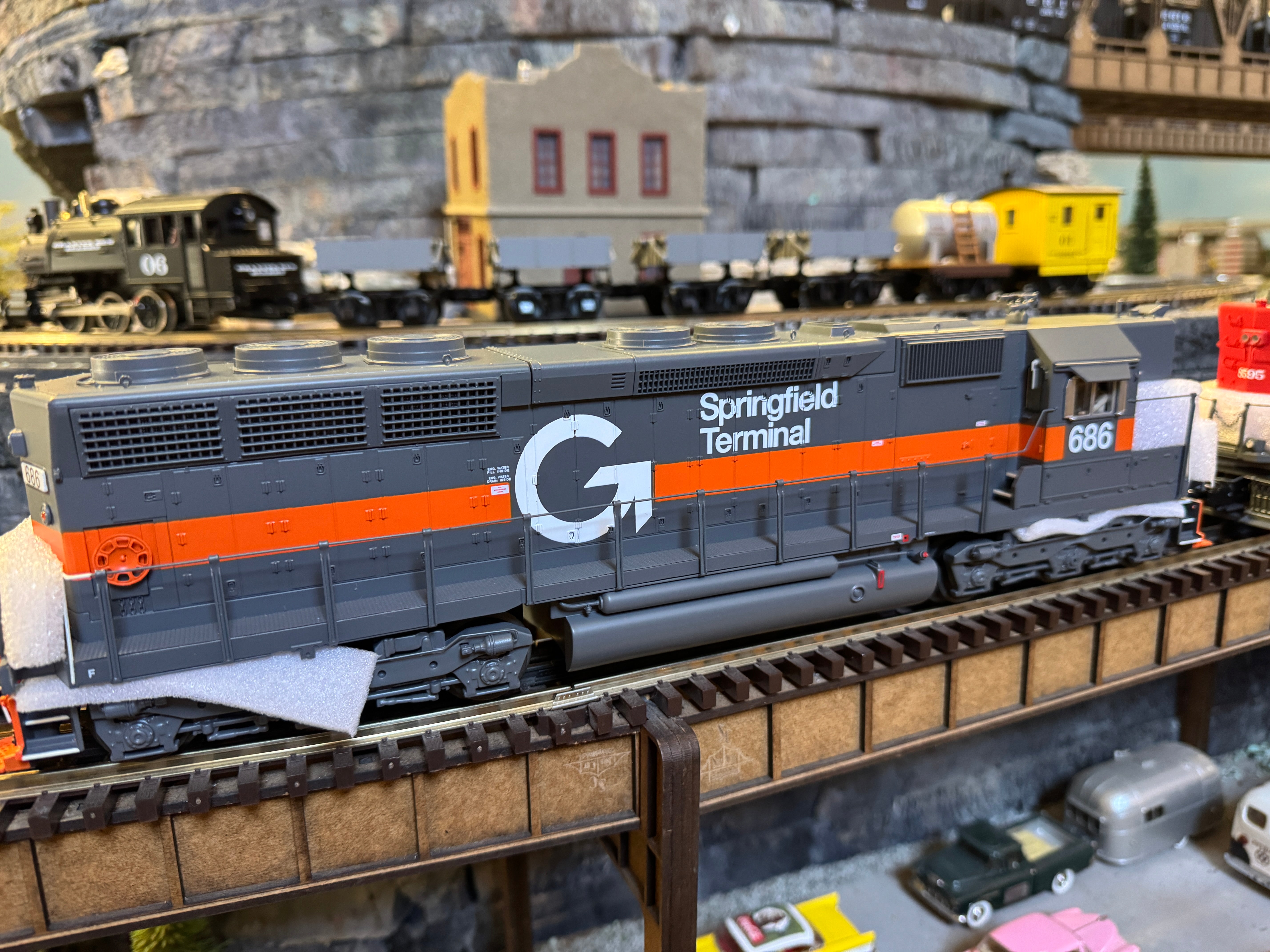 Atlas O 30138260 - Premier - SD45 Diesel Locomotive "Guilford / Springfield Terminal" #686 w/ PS3