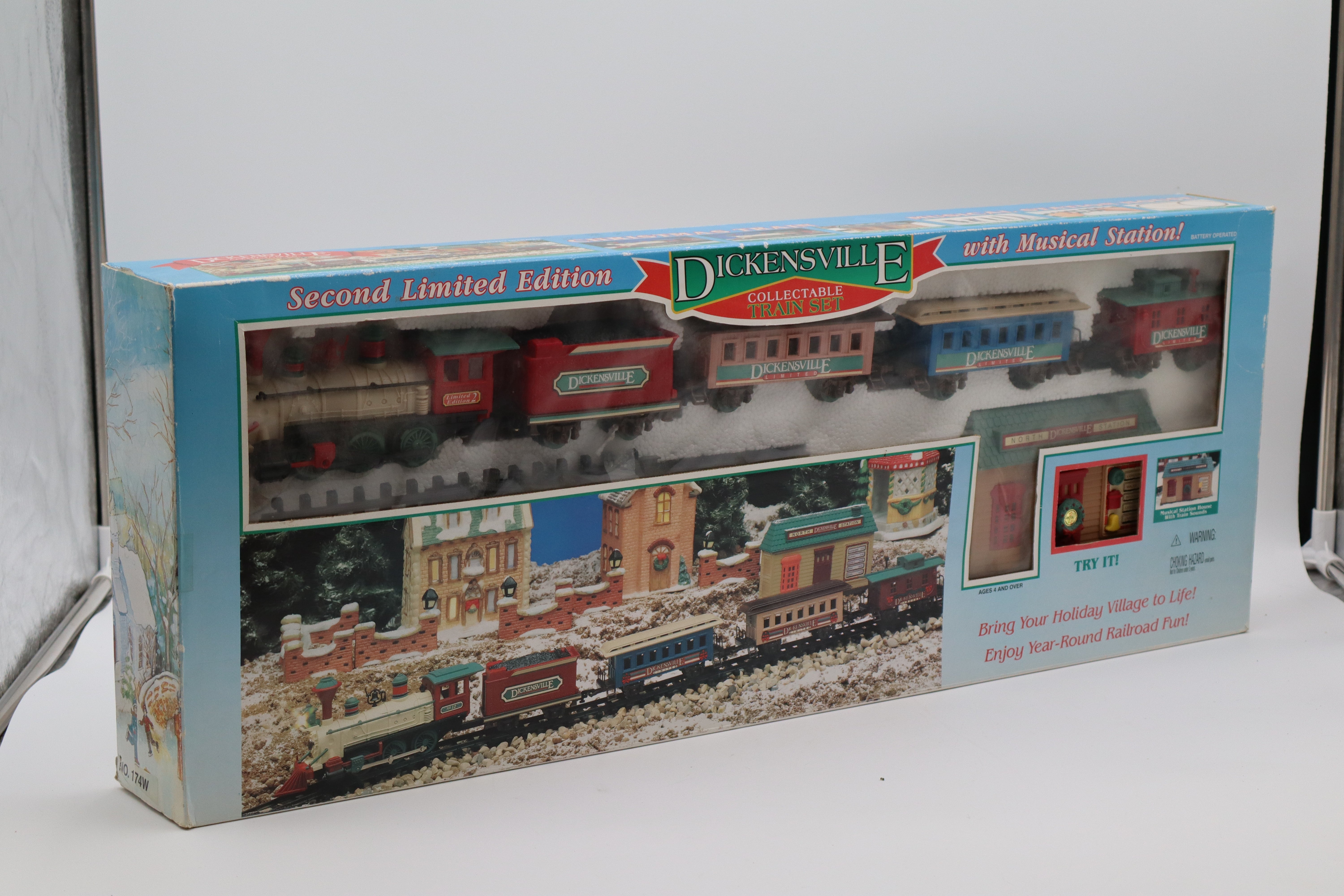 New Bright Industries Co No. 174W Dickensville Collectible Train Set-Second hand-M8462