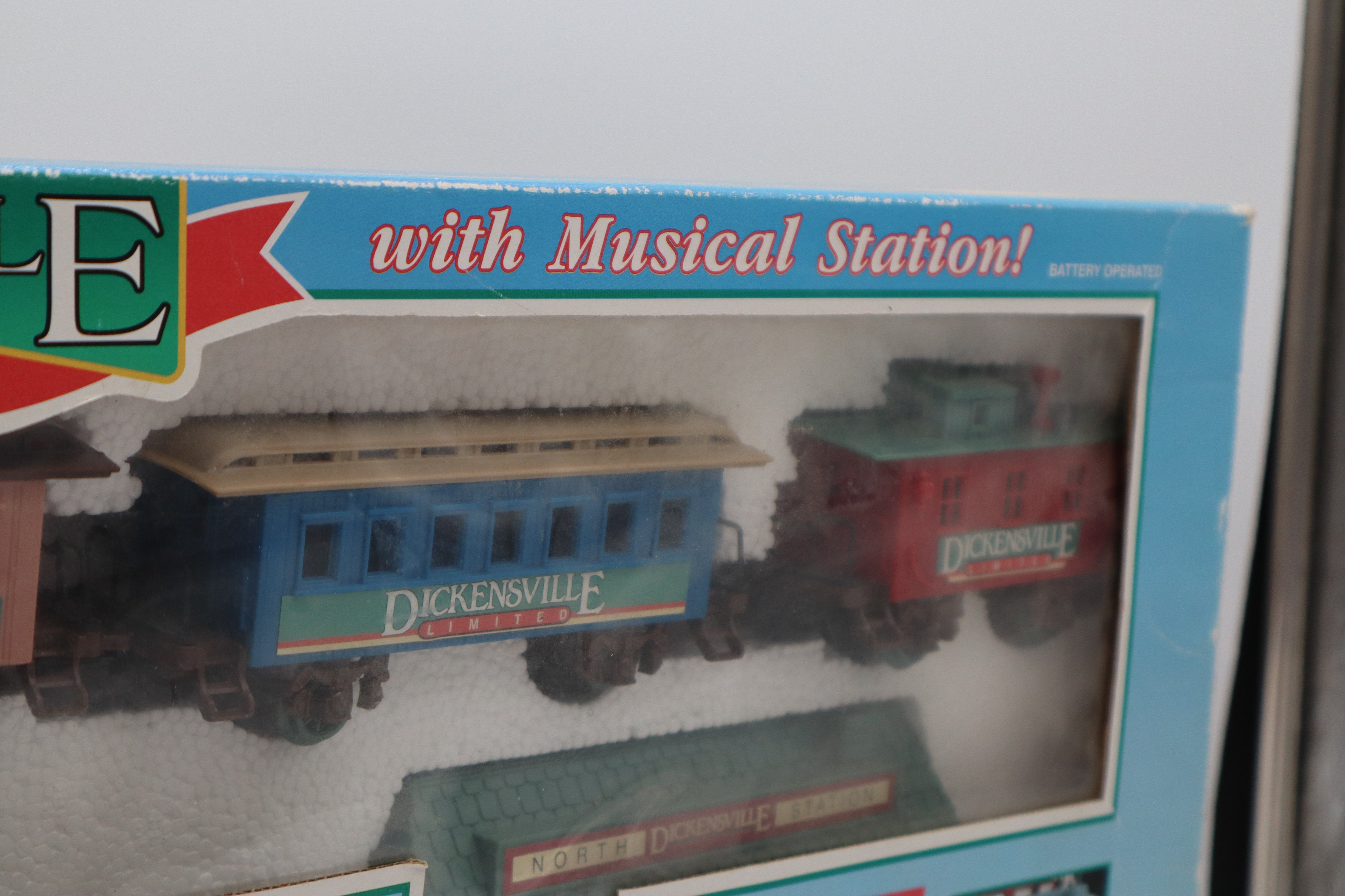 New Bright Industries Co No. 174W Dickensville Collectible Train Set-Second hand-M8462