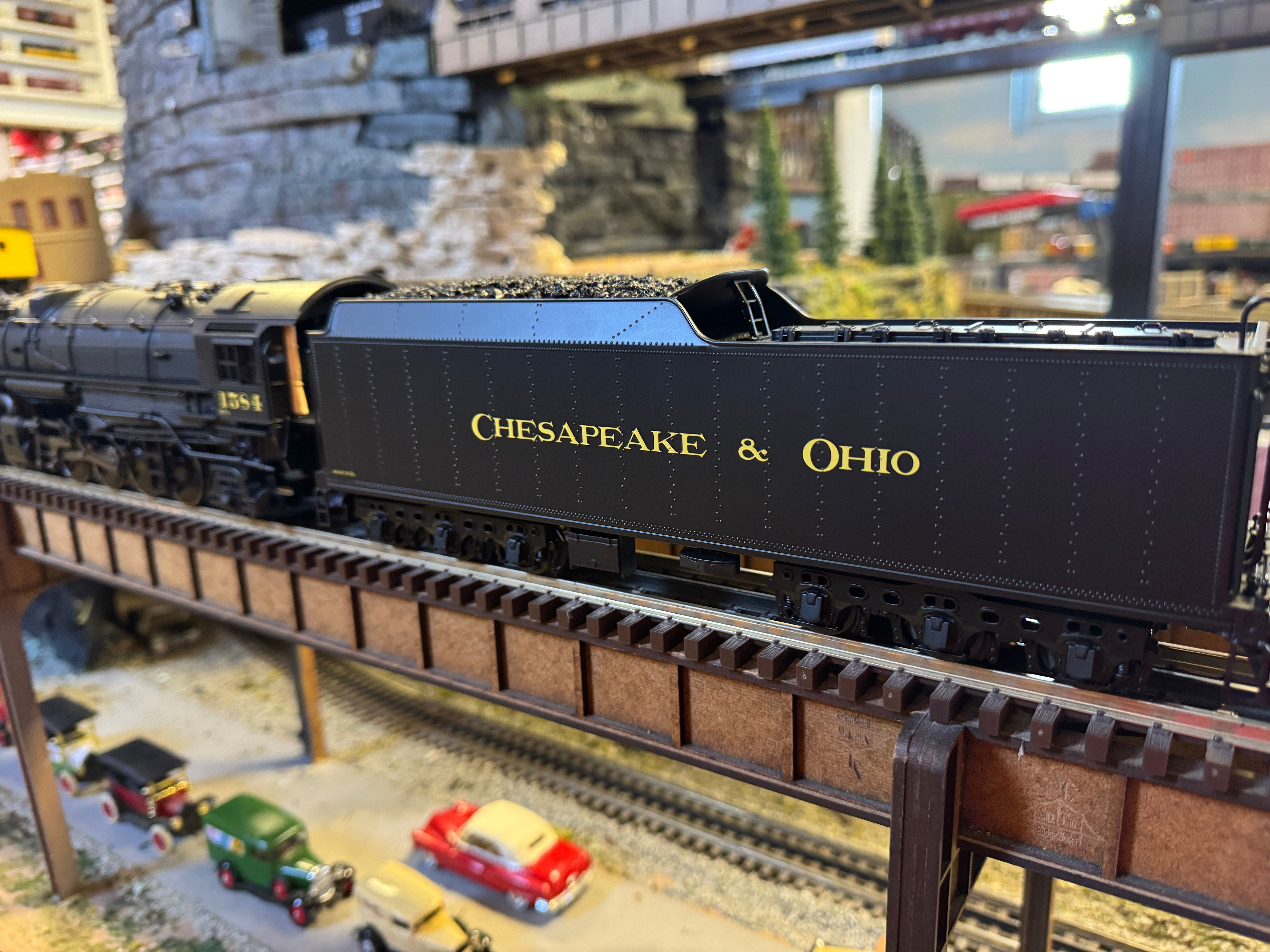 Lionel 2431580 - Legacy H7 2-8-8-2 Steam Locomotive "Chesapeake & Ohio" #1584 (Allegheny Tender)