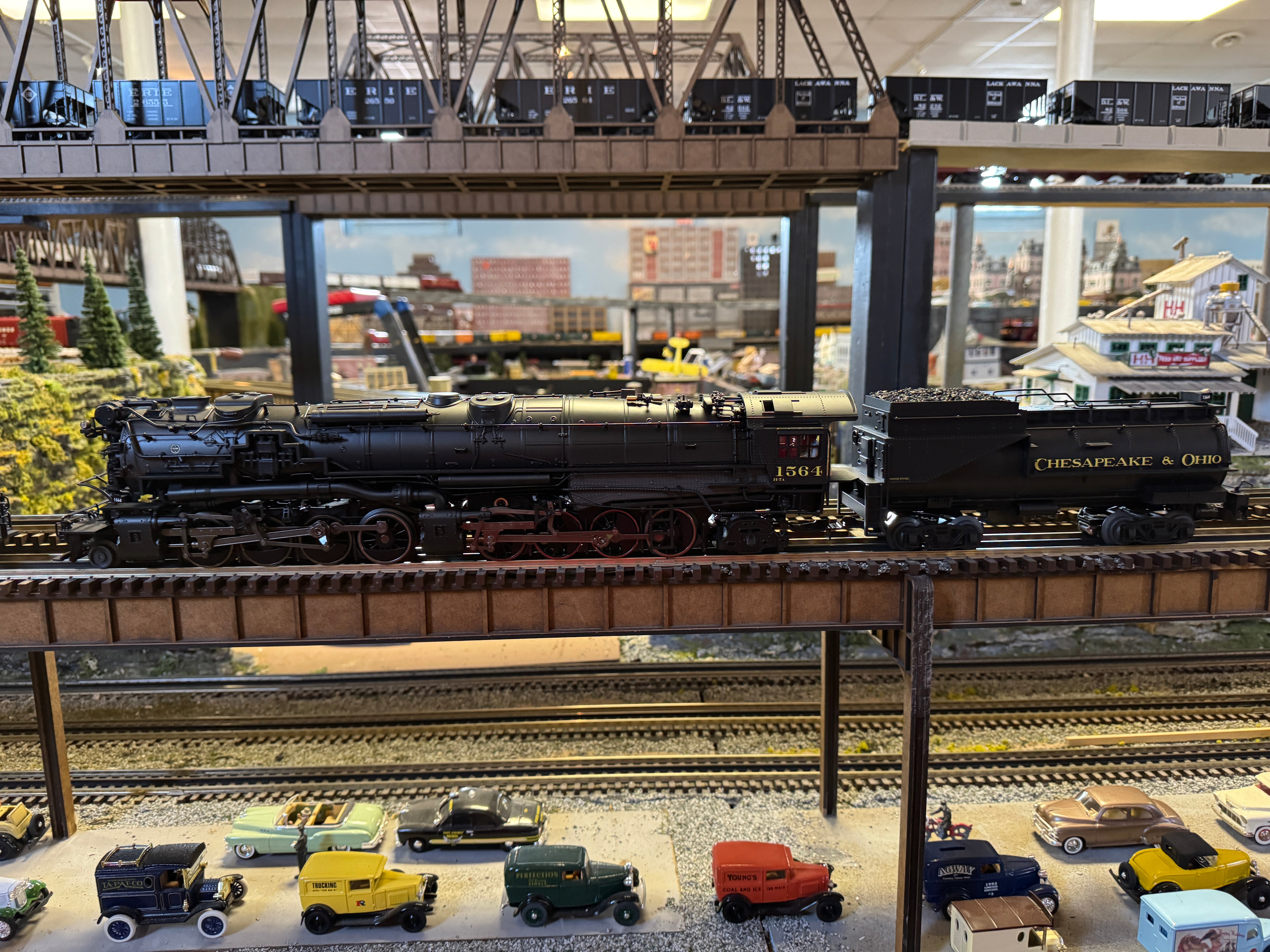 Lionel 2431570 - Legacy H7 2-8-8-2 Steam Locomotive "Chesapeake & Ohio" #1564 (Short Vandy Tender)