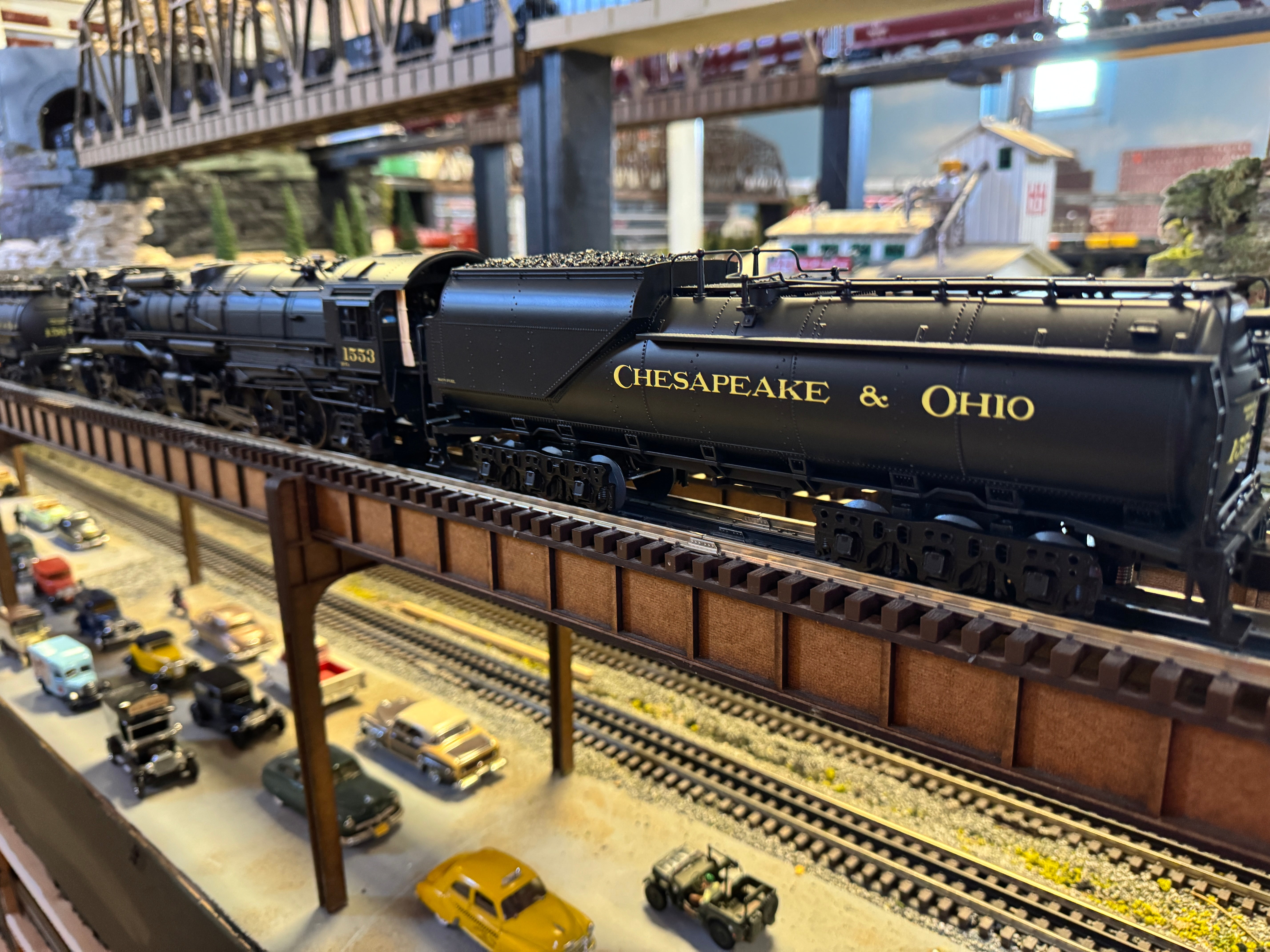 Lionel 2431560 - Legacy H7 2-8-8-2 Steam Locomotive "Chesapeake & Ohio" #1553 (Vandy Tender)