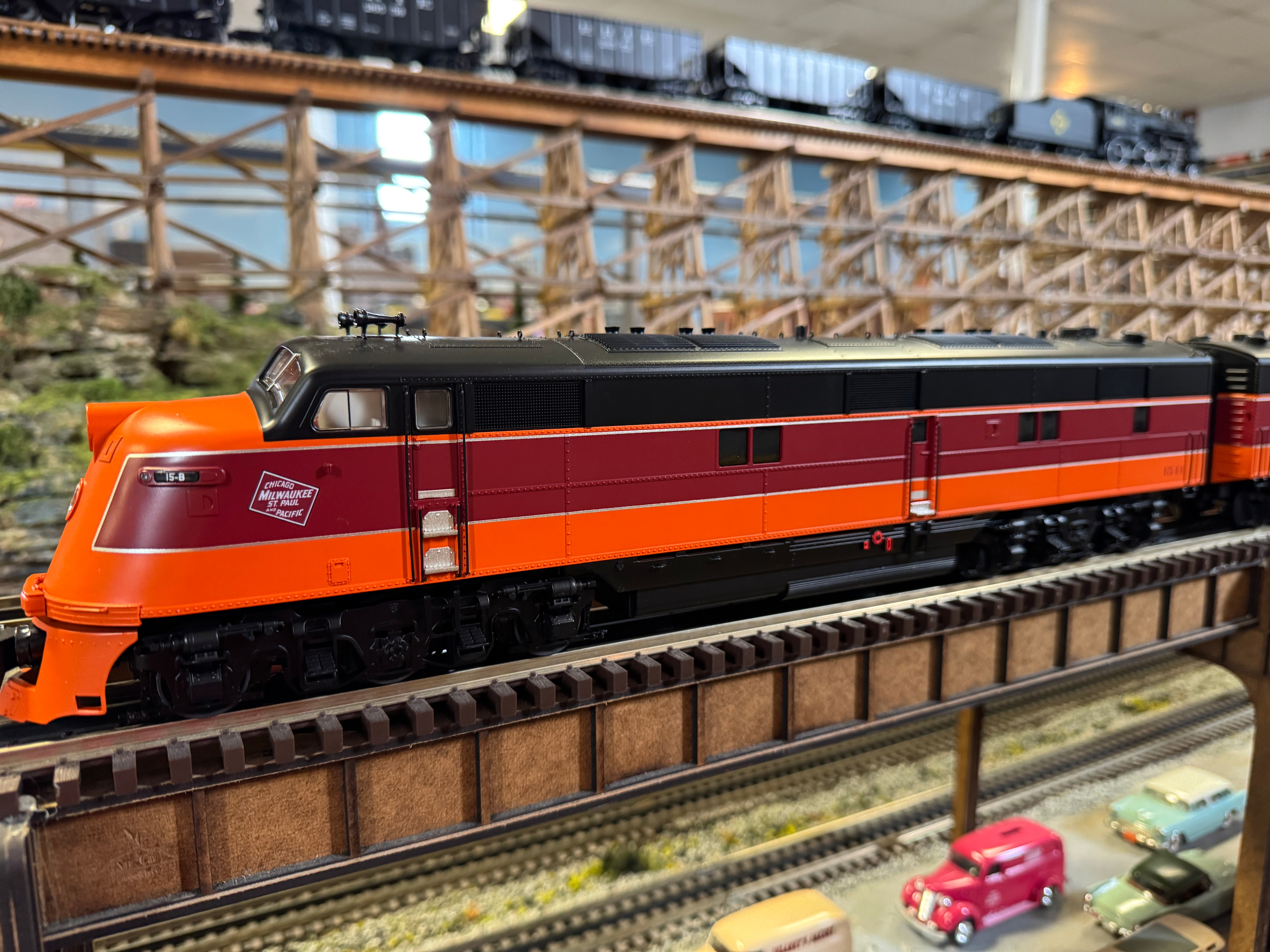 Lionel 2433620 - Legacy E6 AA Diesel Locomotive "Milwaukee Road" #15A, 15B