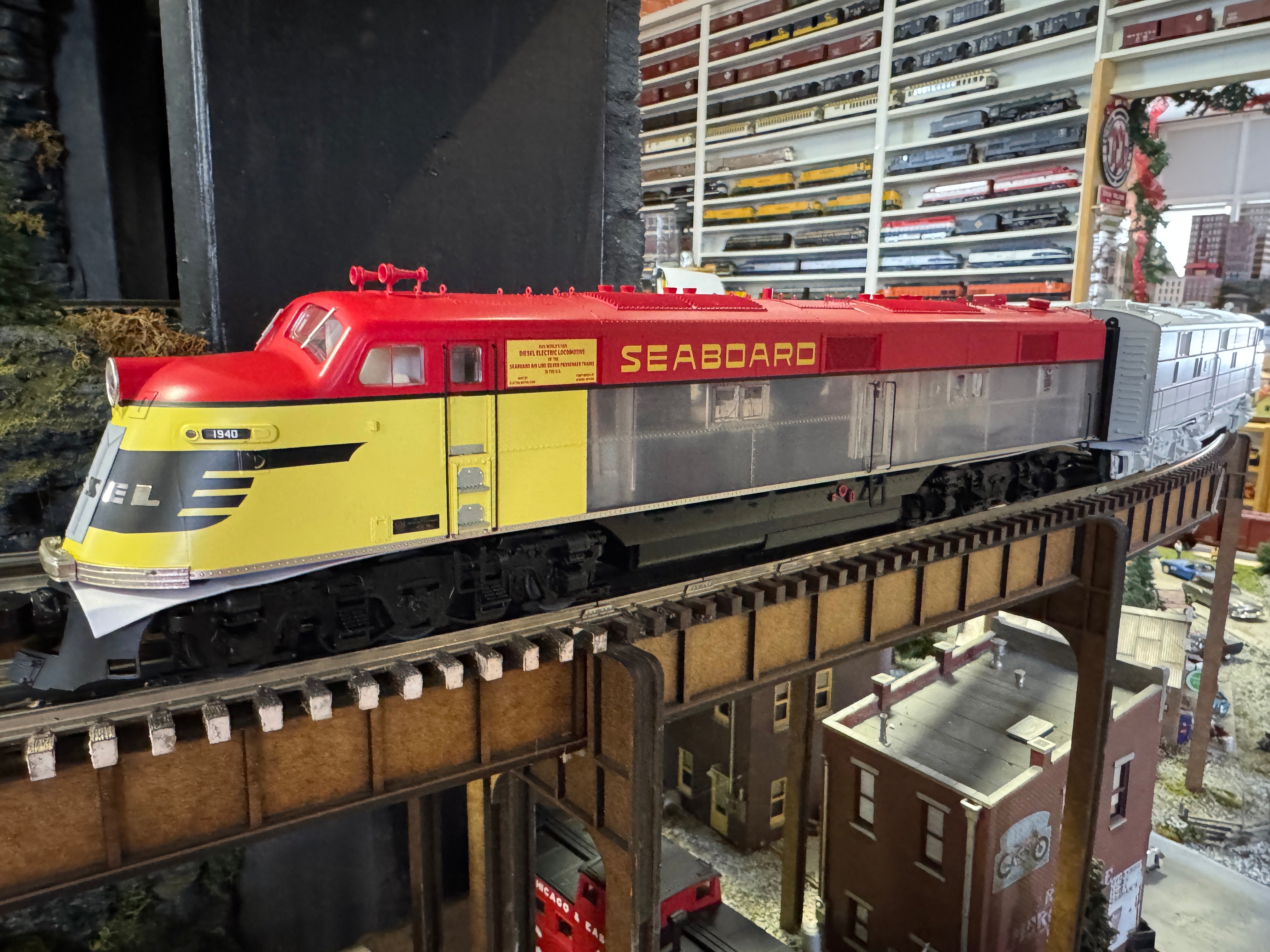 Lionel 2433610 - Legacy E6 AA Diesel Locomotive "General Motors" #1939, 1940