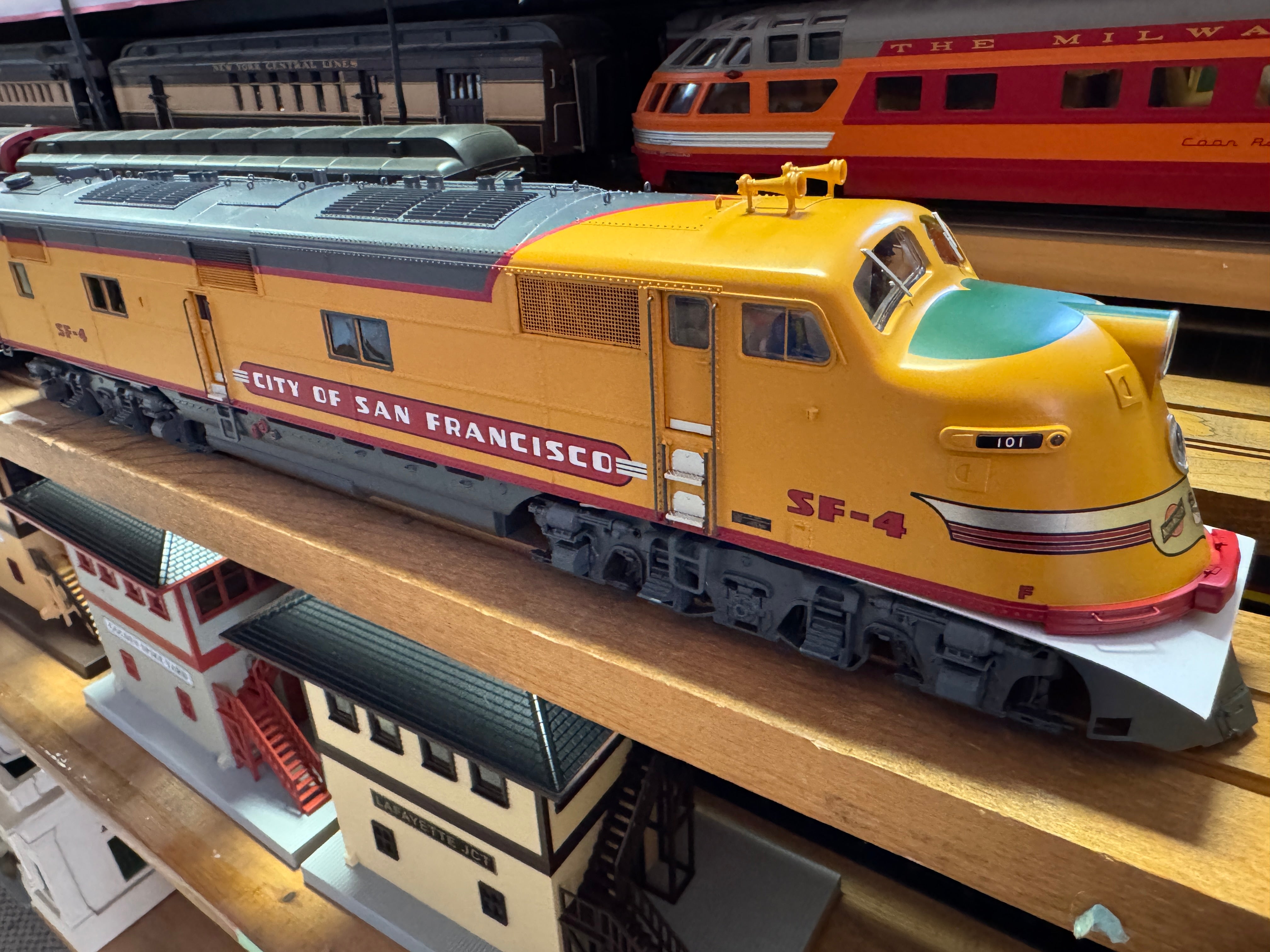 Lionel 2433650 - Legacy E6 AB Diesel Locomotive "City of San Francisco" #SF-4, SF-5