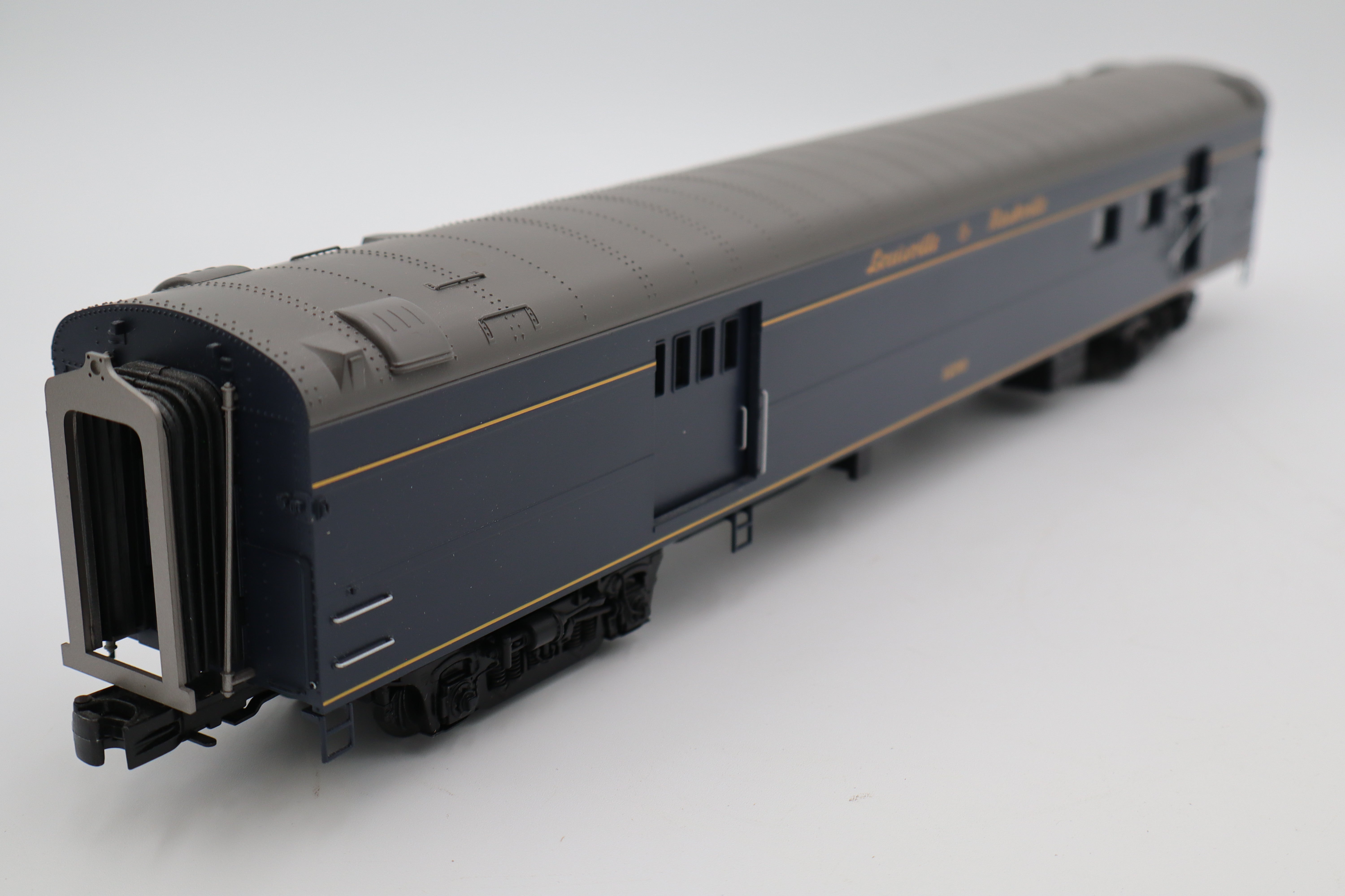 MTH 20-68111 Louisville & Nashville 70' Streamlined RPO Pass Car-Smooth-Second hand-M8471