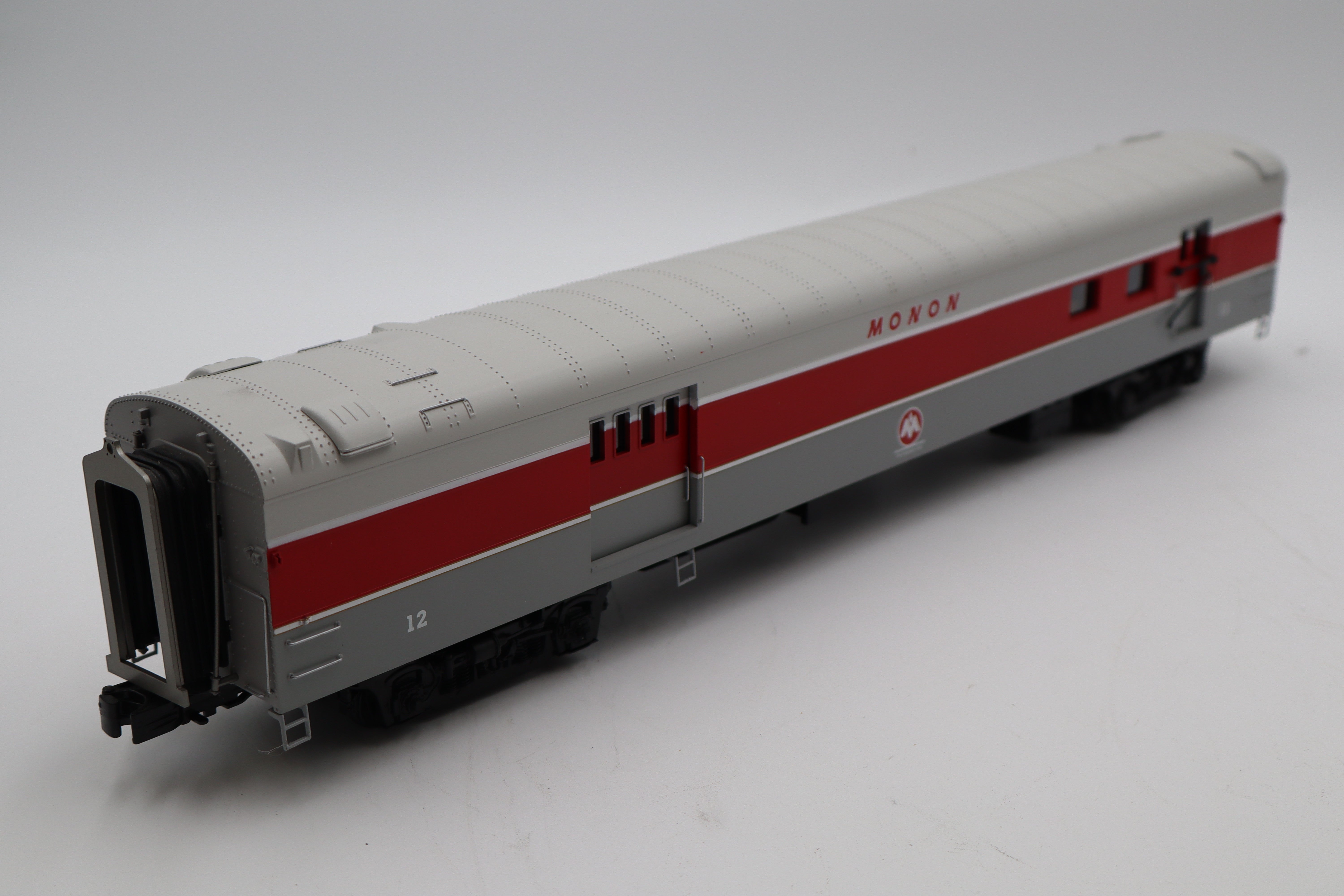 MTH 20-65250  Monon 5-Car 70' Streamlined  Pass Set & MTH 20-68250 RPO-Second hand-M8478