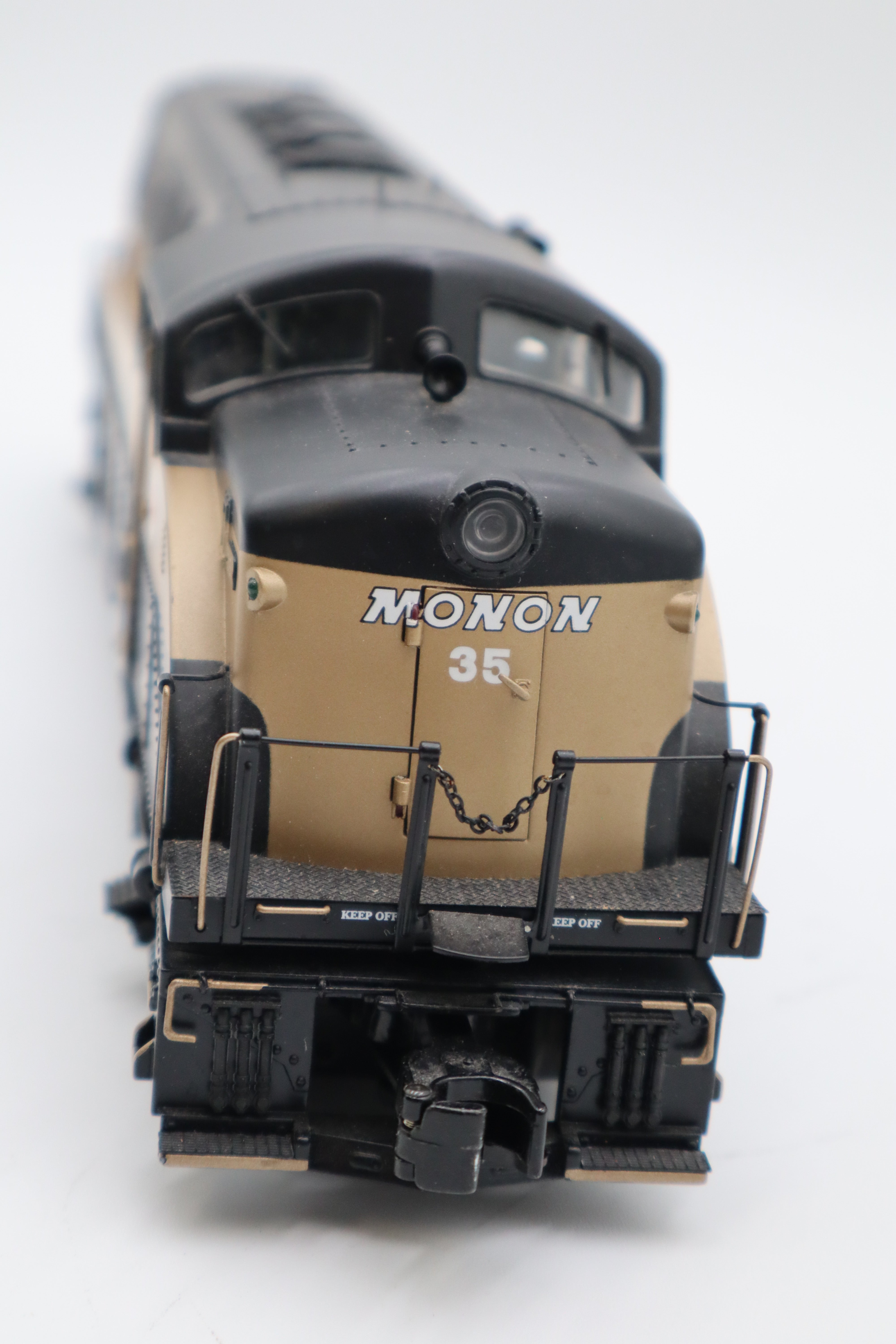 MTH 20-2687-3 Monon #35 Non Powered BL-2 Diesel Engine-Second hand-M8483