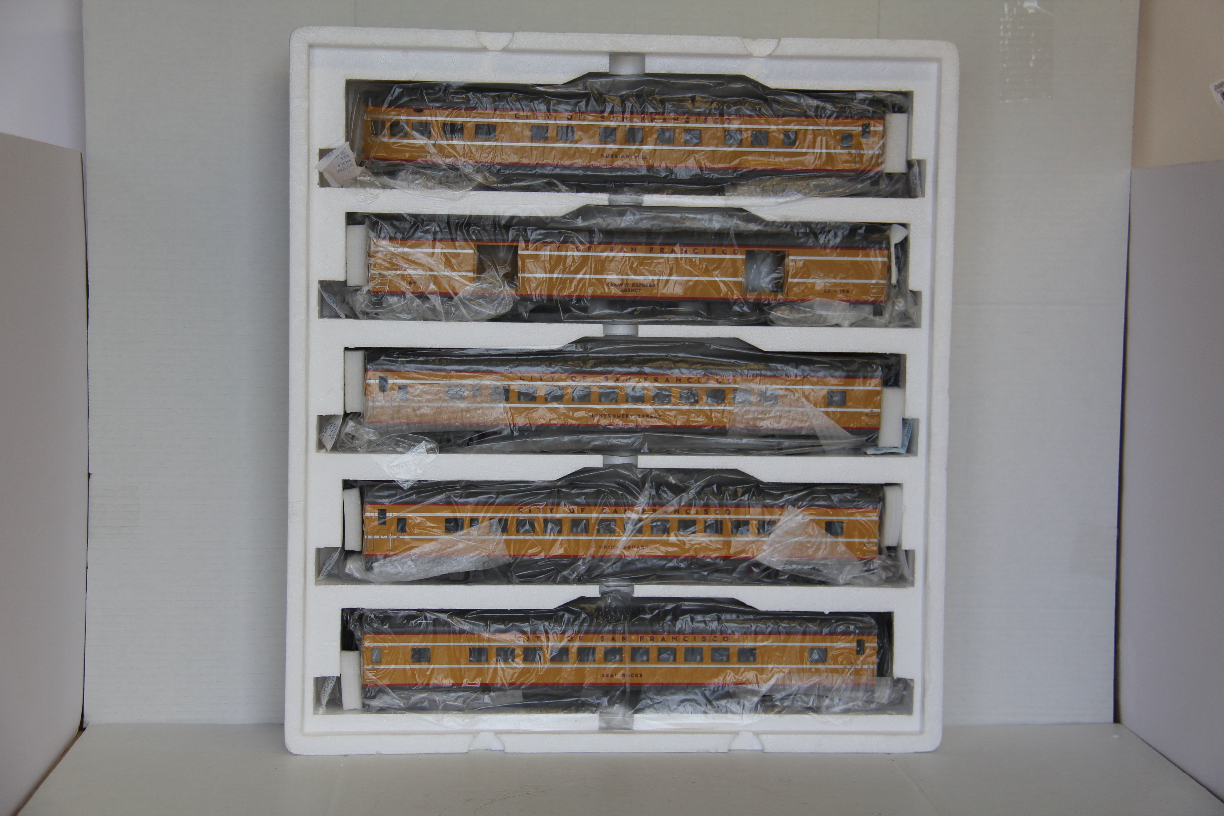 MTH 20-6566 City of San Francisco 5 Car 70' ABS Passenger Smooth 5 Car Set-Second hand-M7261