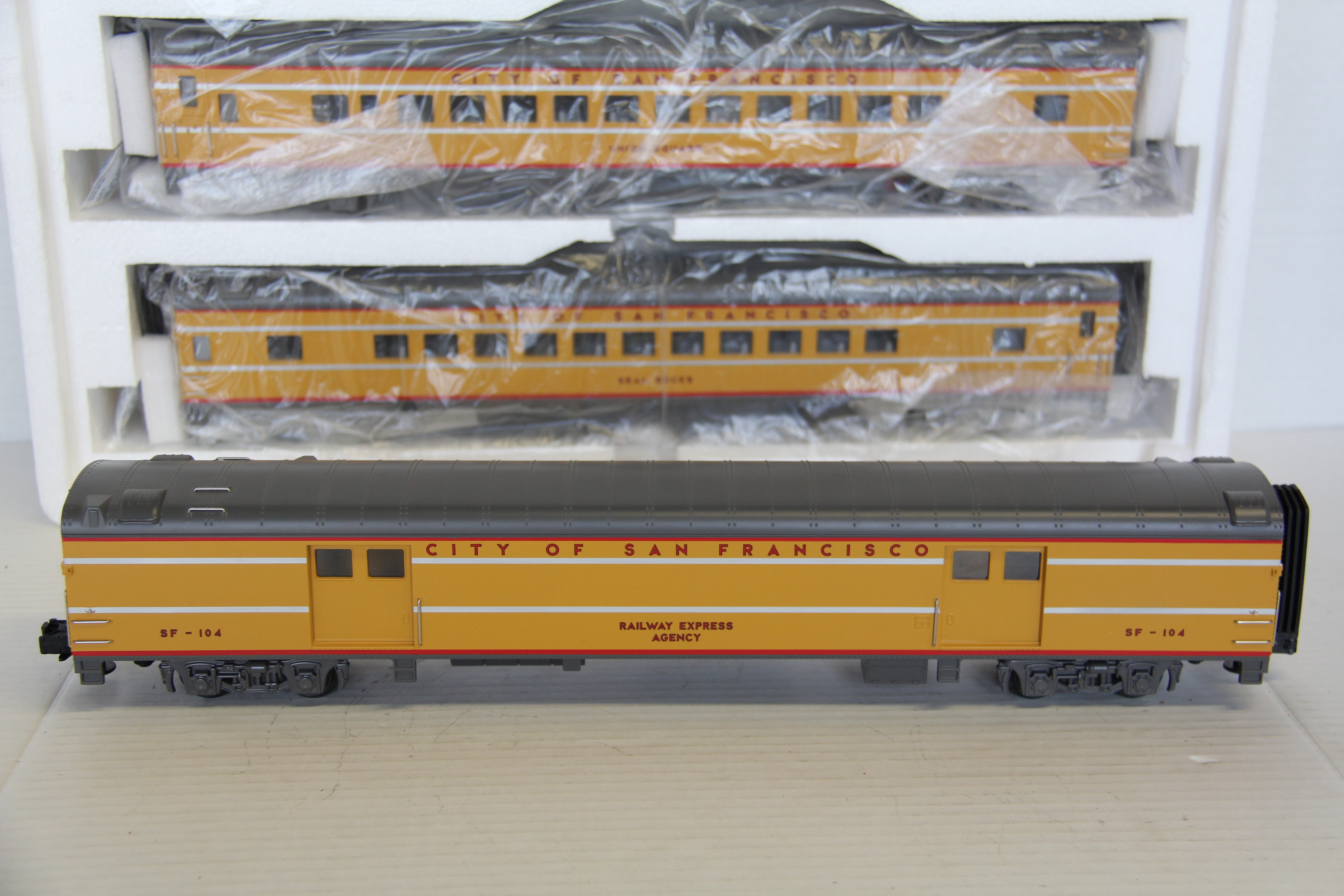 MTH 20-6566 City of San Francisco 5 Car 70' ABS Passenger Smooth 5 Car Set-Second hand-M7261