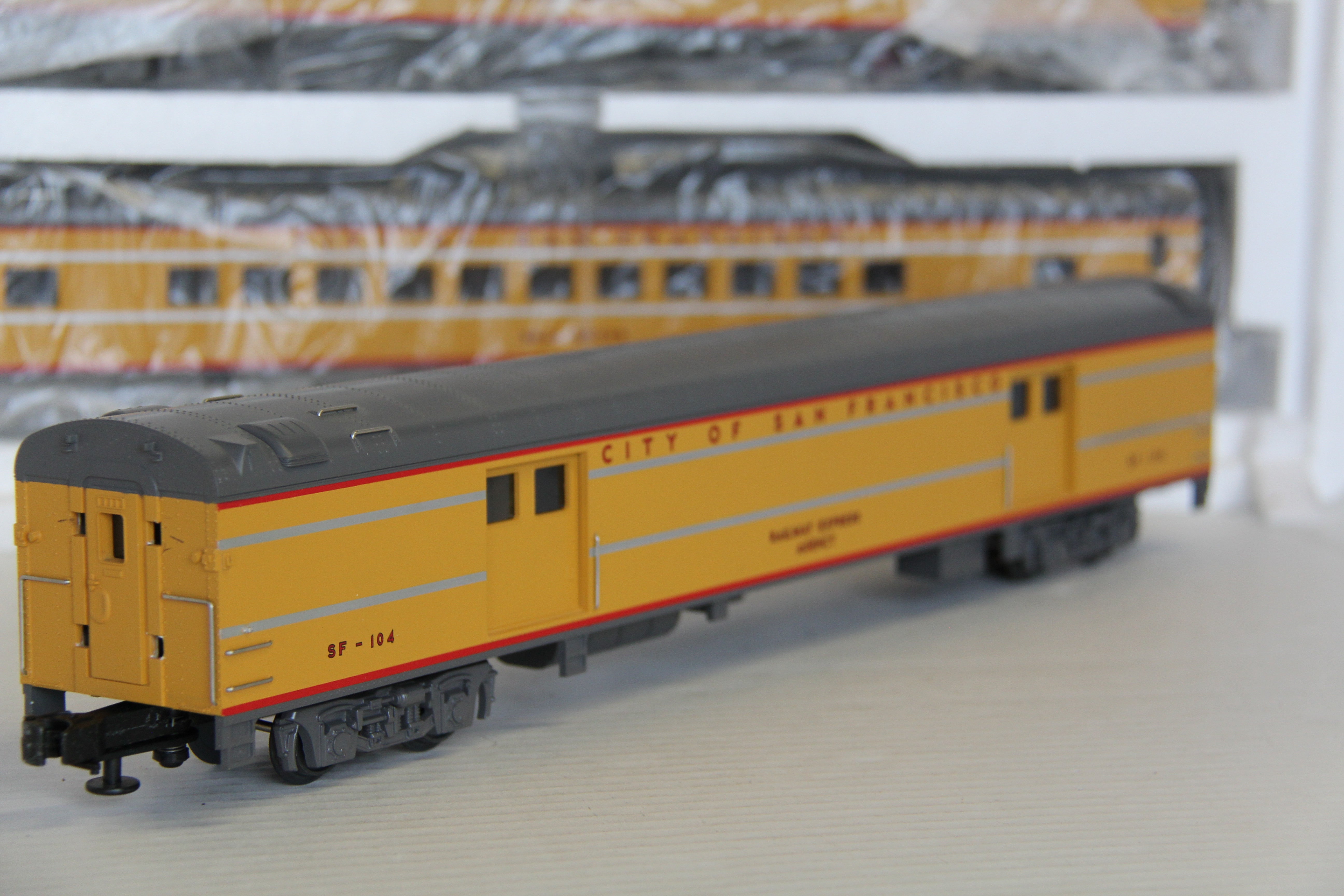 MTH 20-6566 City of San Francisco 5 Car 70' ABS Passenger Smooth 5 Car Set-Second hand-M7261