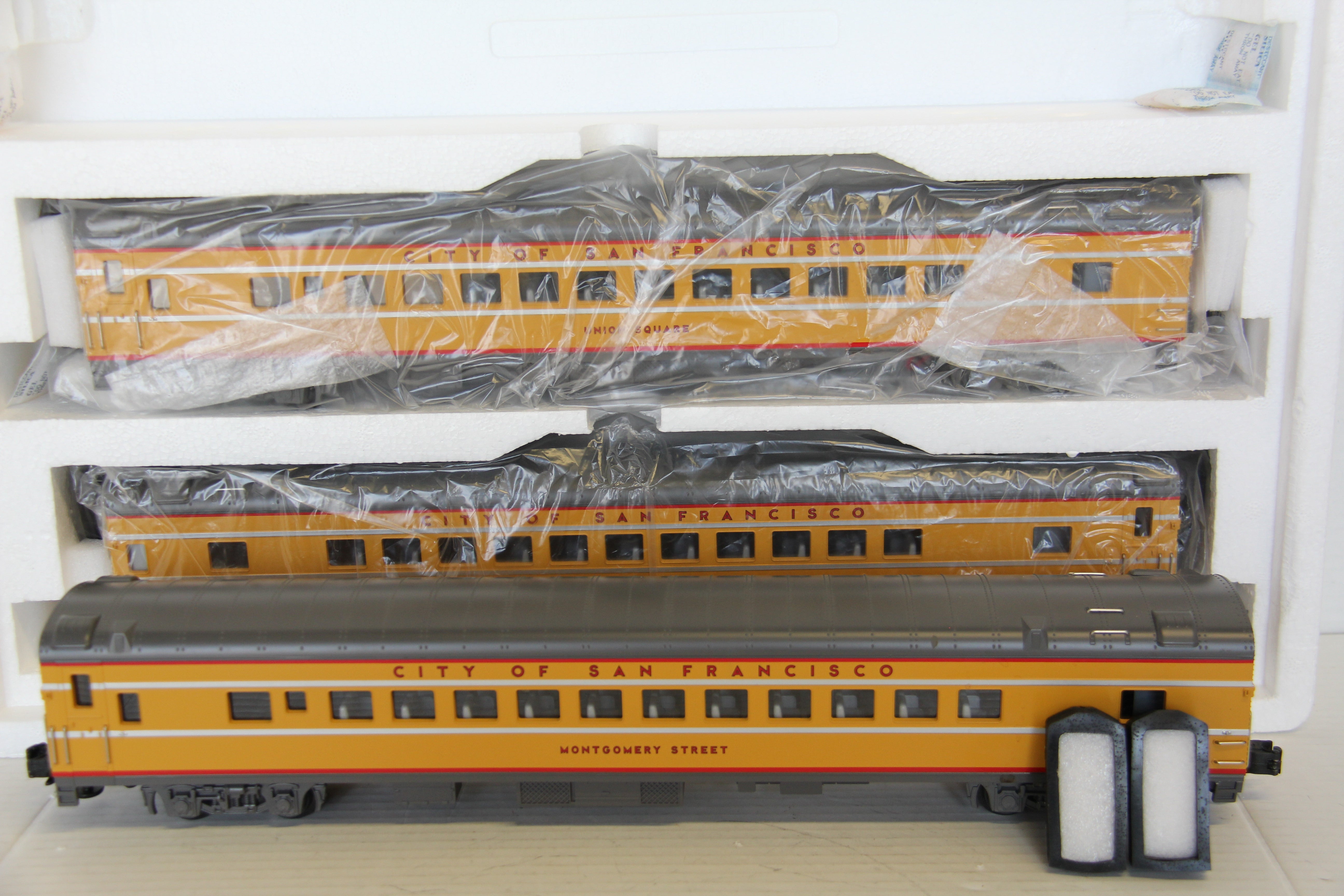 MTH 20-6566 City of San Francisco 5 Car 70' ABS Passenger Smooth 5 Car Set-Second hand-M7261