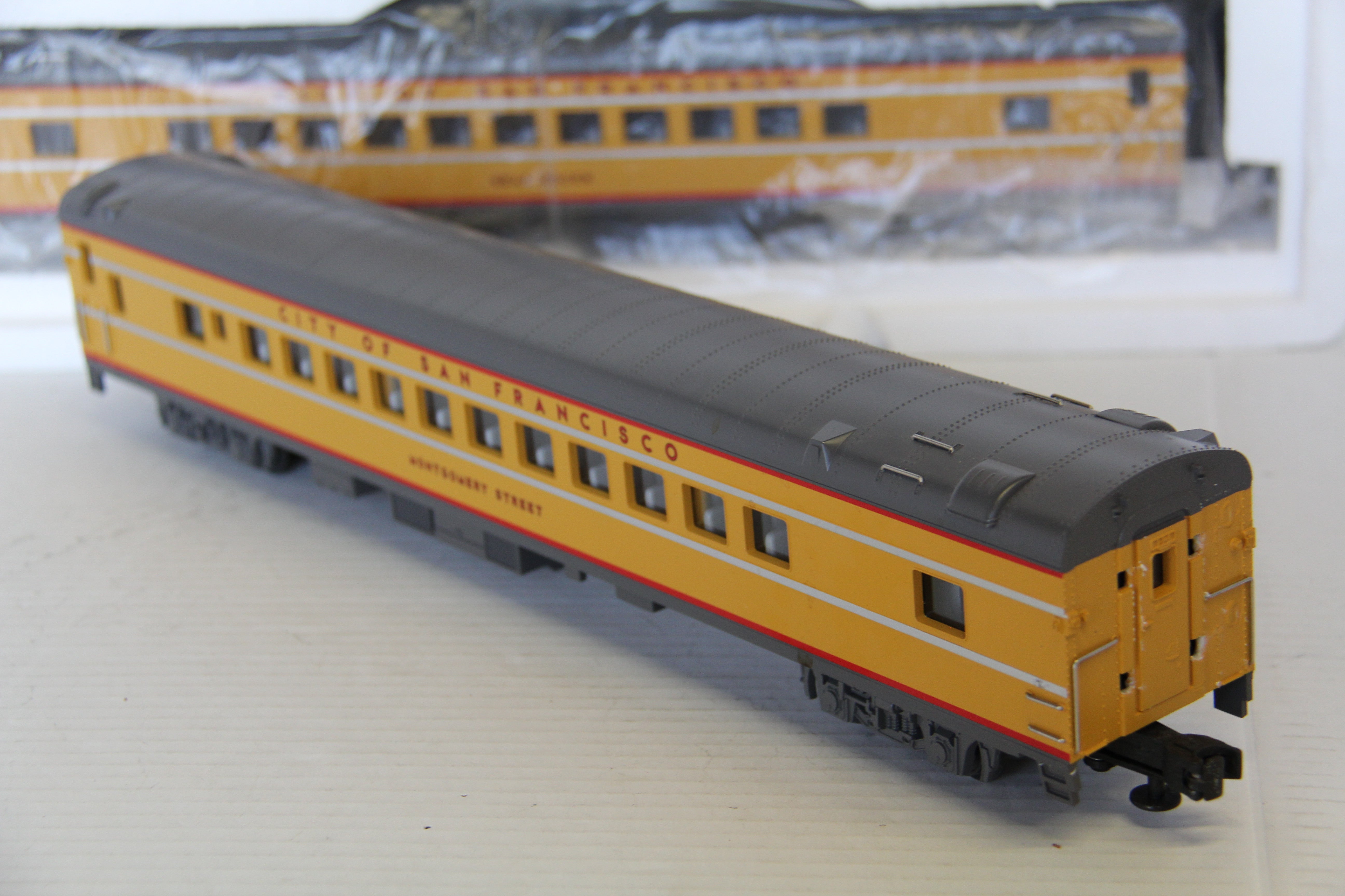 MTH 20-6566 City of San Francisco 5 Car 70' ABS Passenger Smooth 5 Car Set-Second hand-M7261