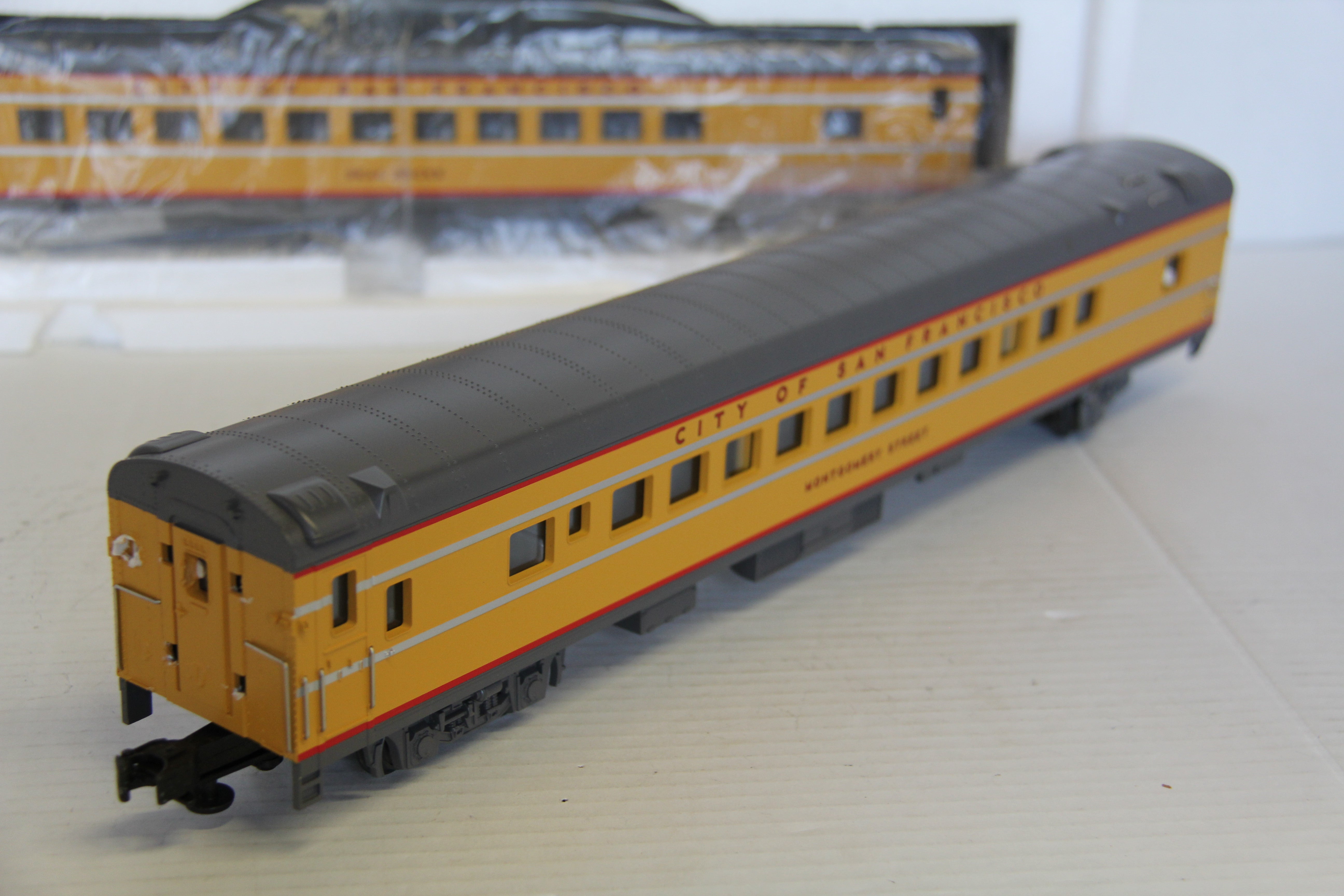 MTH 20-6566 City of San Francisco 5 Car 70' ABS Passenger Smooth 5 Car Set-Second hand-M7261