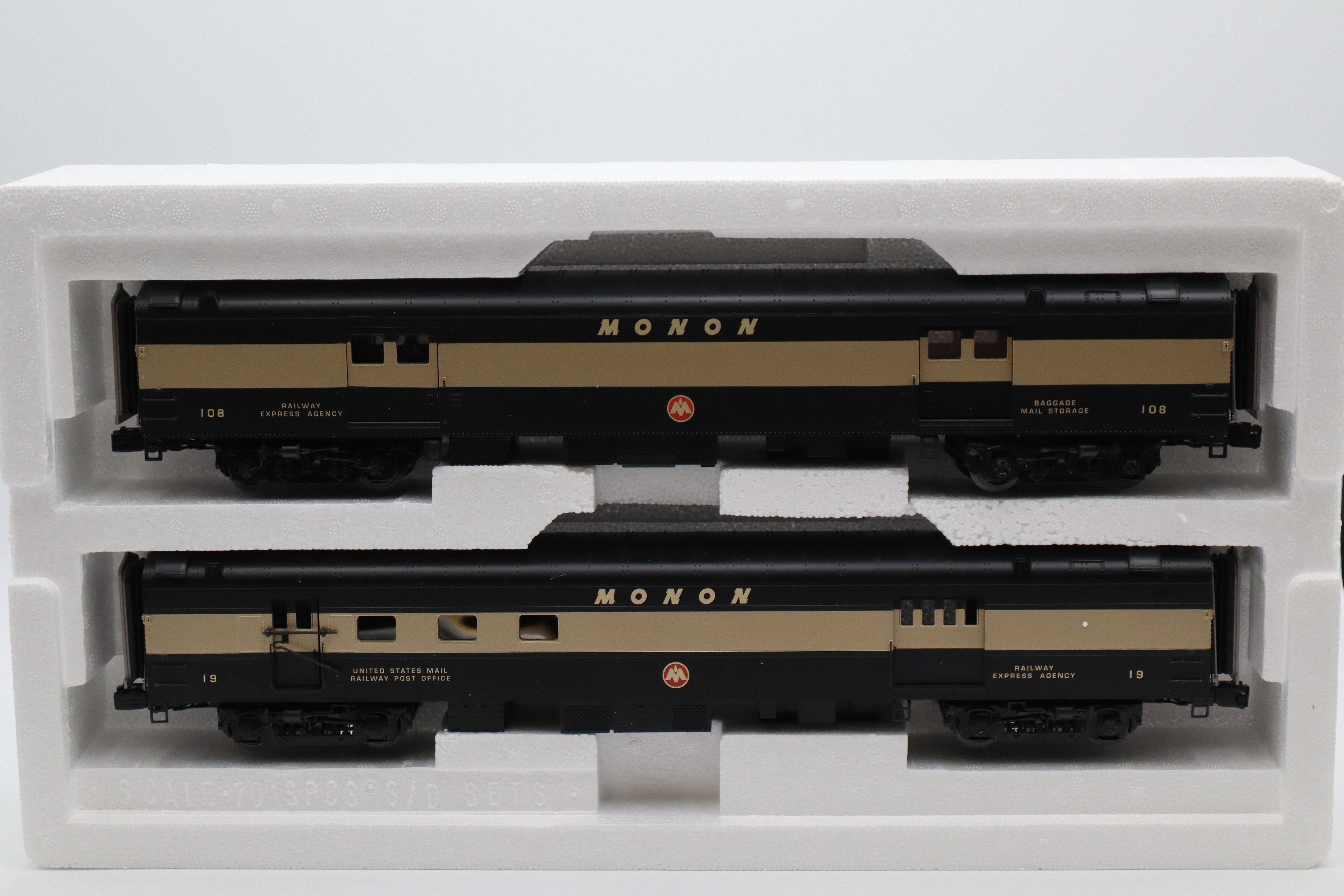 MTH 20-64137 Monon 2 Car 70' Streamlined Baggage/RPO Passenger Set-Smooth-Second hand-M8479