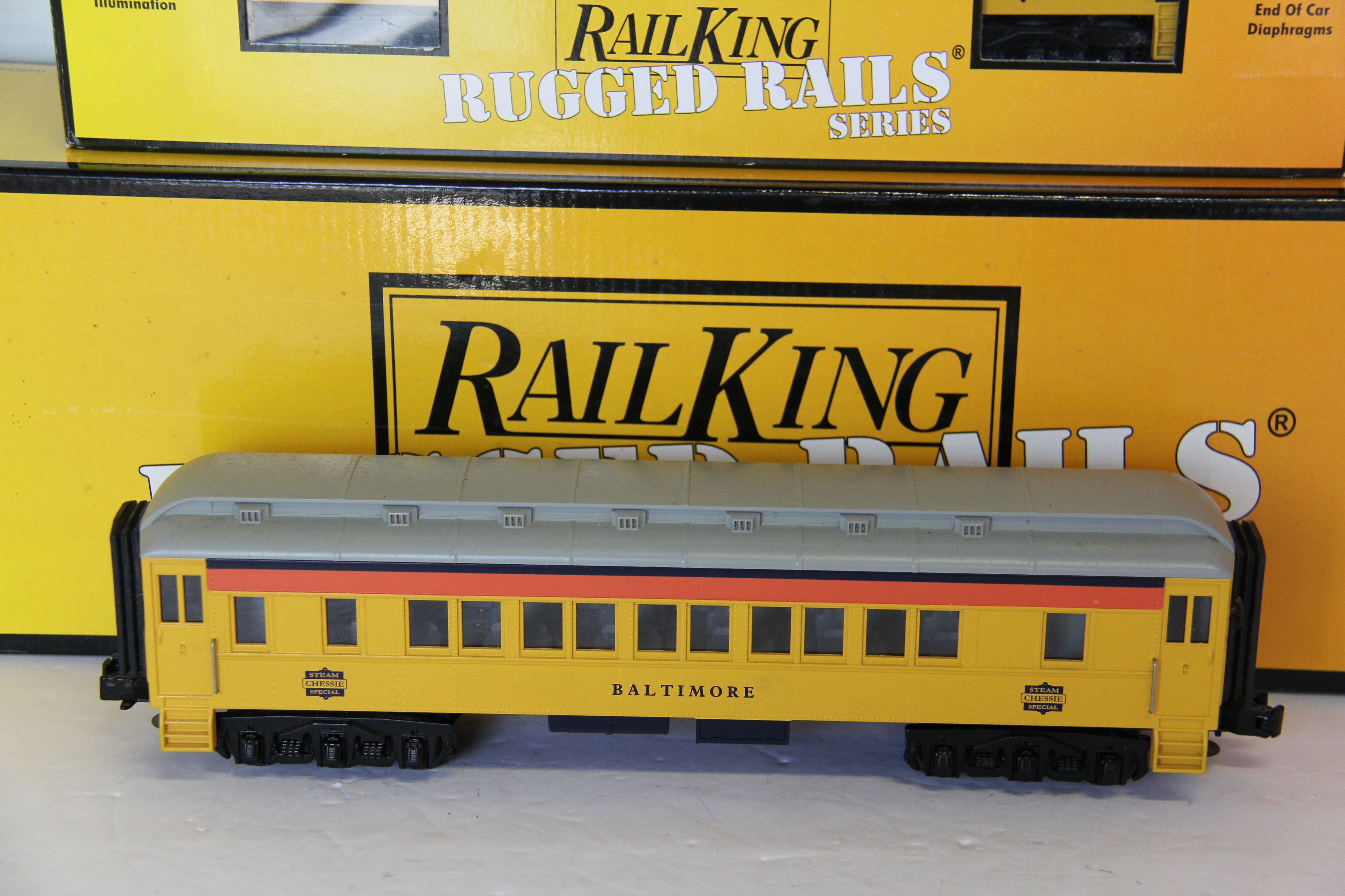 027 Rail King Rugged Rails 30-4139-1E Chessie 2-8-0 Steam Engine & 3 Passenger Cars RK 30-4139A, B, C-Second hand-M7683