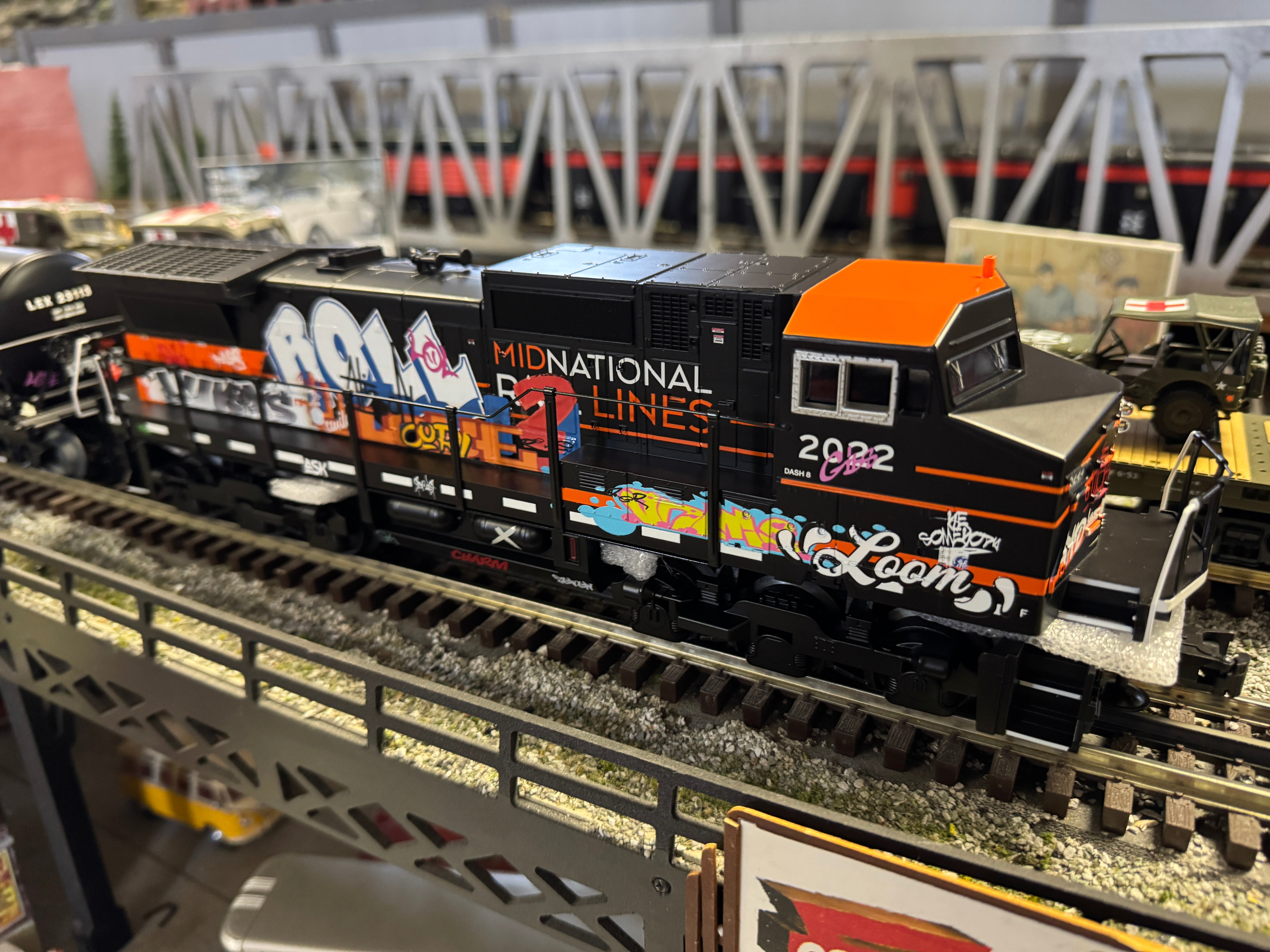 Lionel 2223110 - LionChief Freight Set "MidNational Rail Lines" w/ Bluetooth 5.0 (Graffiti)