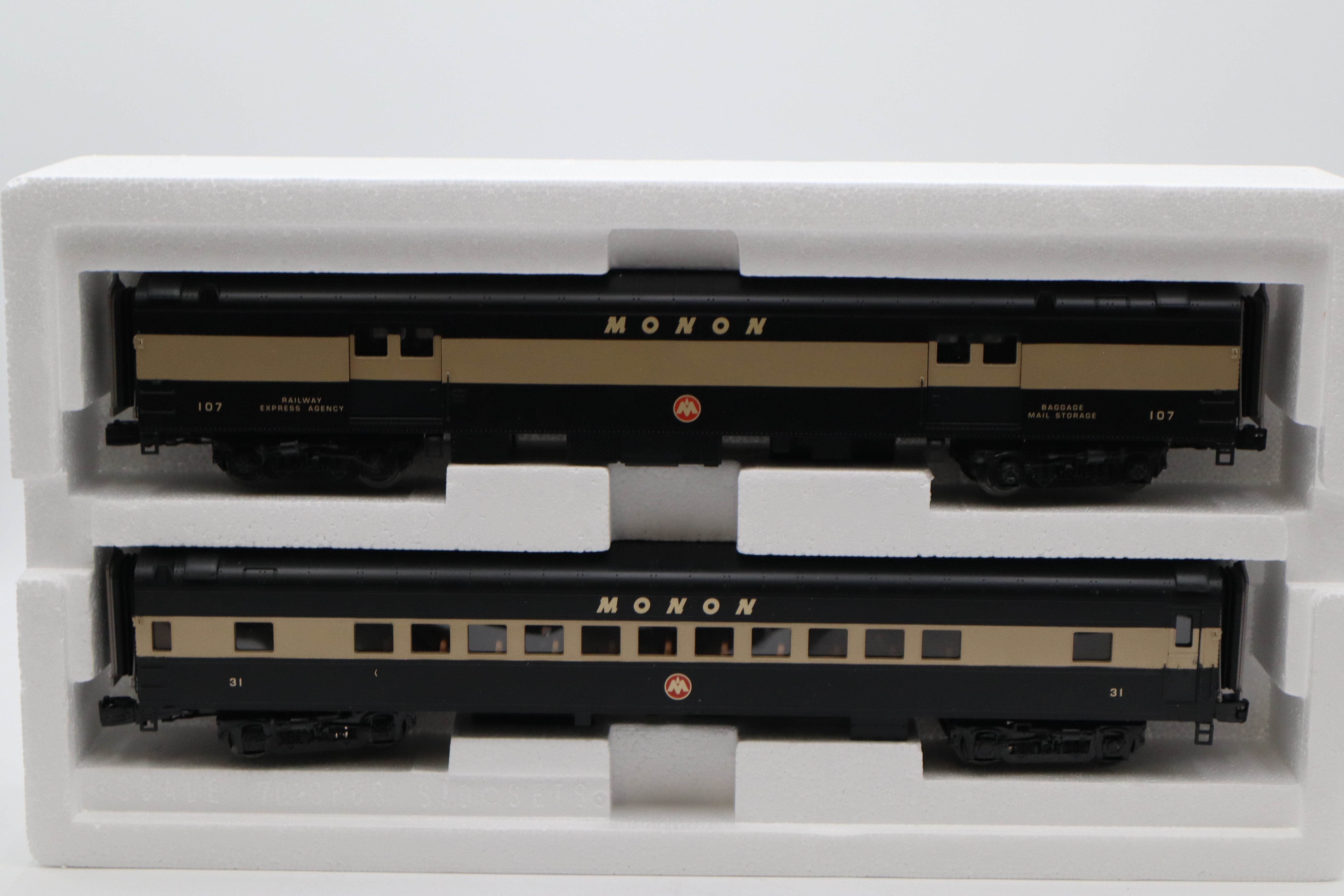 MTH 20-69101 Monon 2 Car Streamlined Baggage /Coach Passenger Set- Smooth-Second hand-M8480
