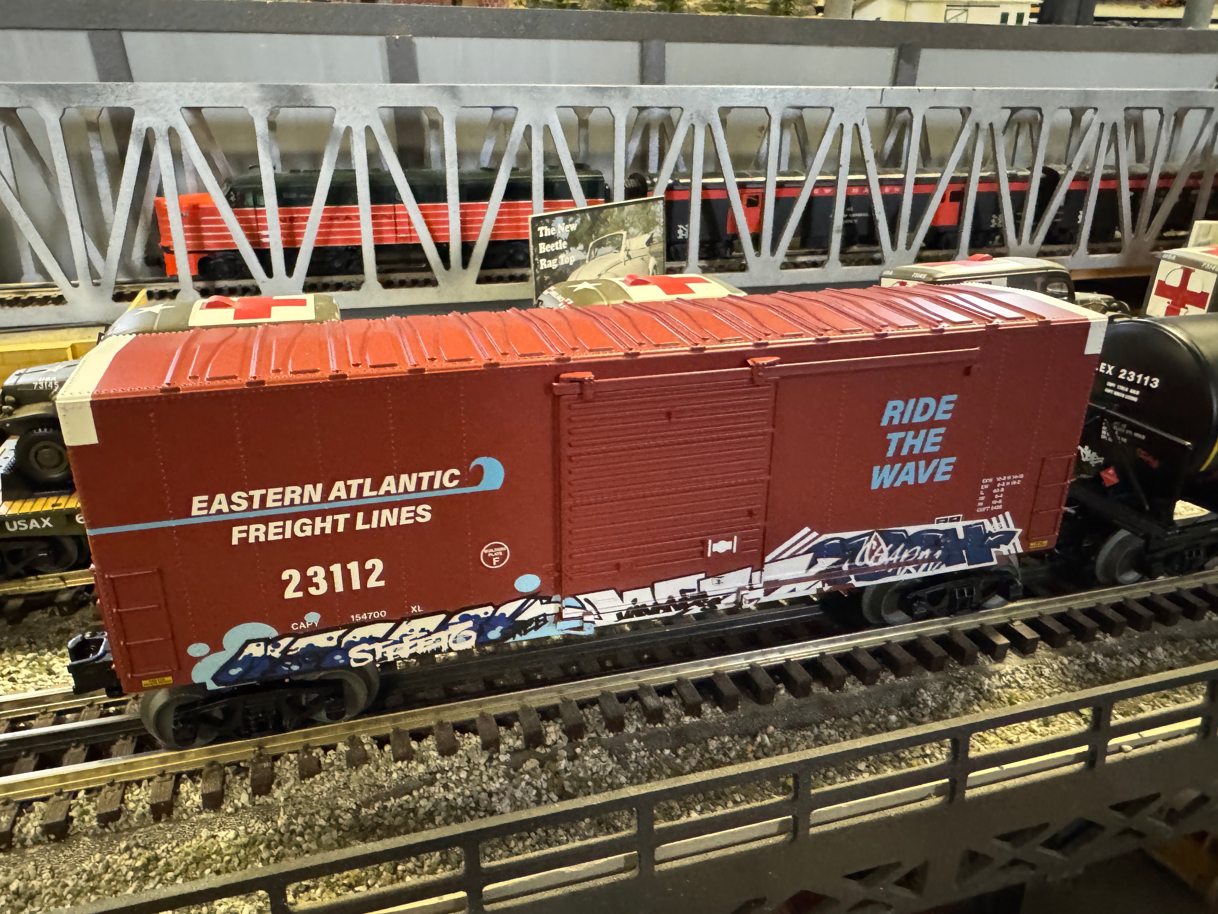 Lionel 2223110 - LionChief Freight Set "MidNational Rail Lines" w/ Bluetooth 5.0 (Graffiti)