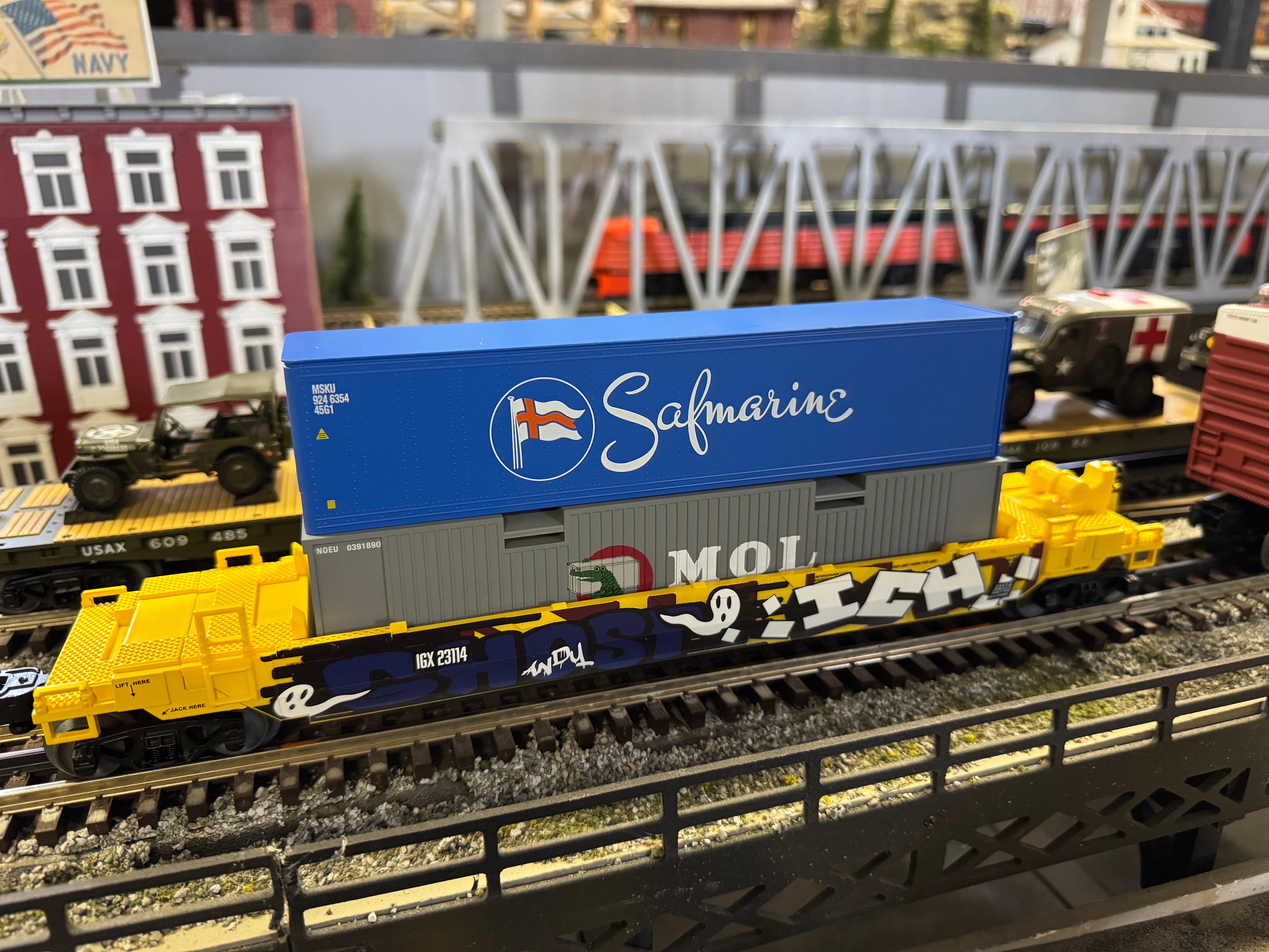 Lionel 2223110 - LionChief Freight Set "MidNational Rail Lines" w/ Bluetooth 5.0 (Graffiti)