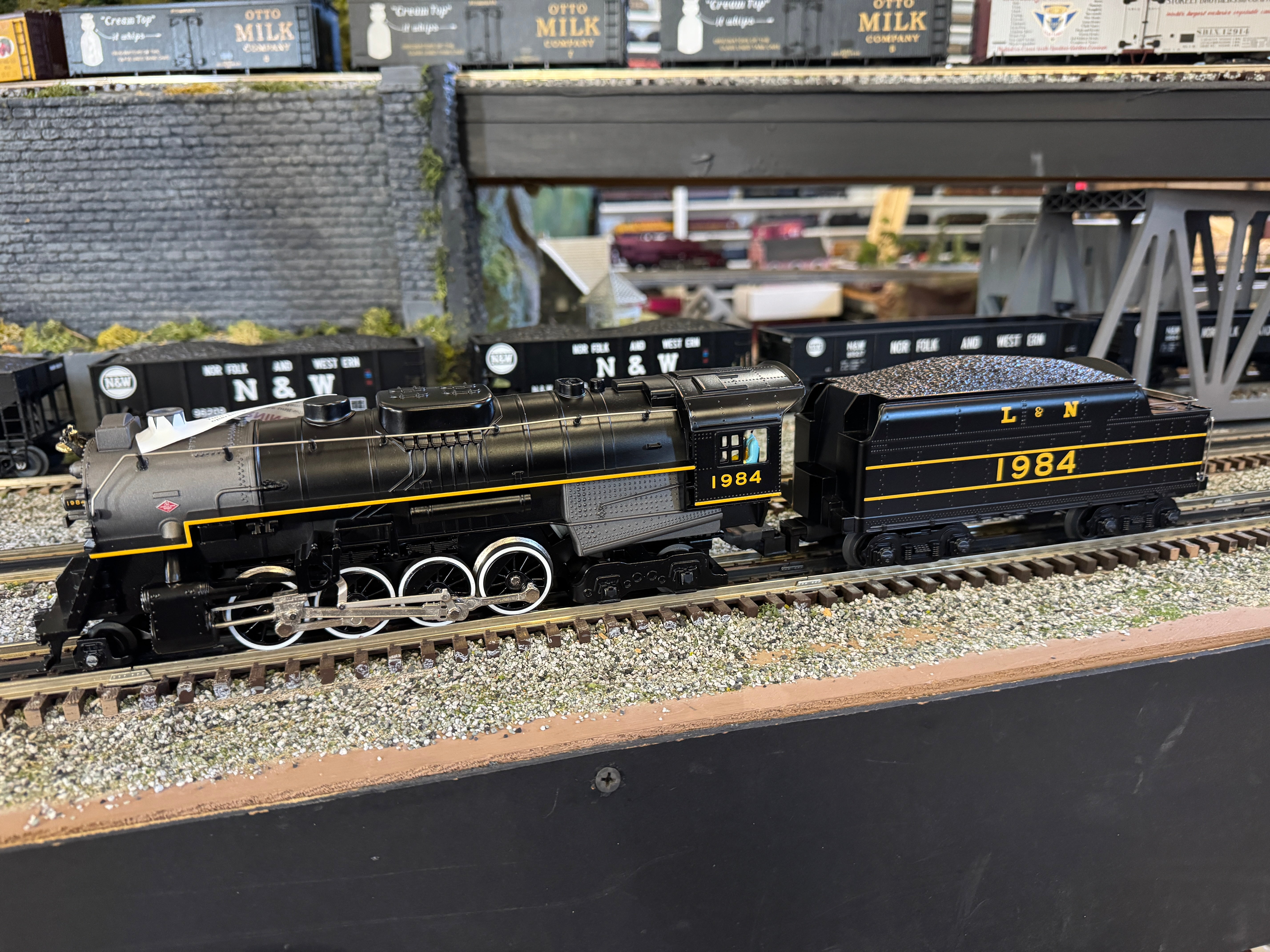 Lionel 2432100 - LionChief+ 2.0 Berkshire Steam Locomotive "Louisville & Nashville" #1984