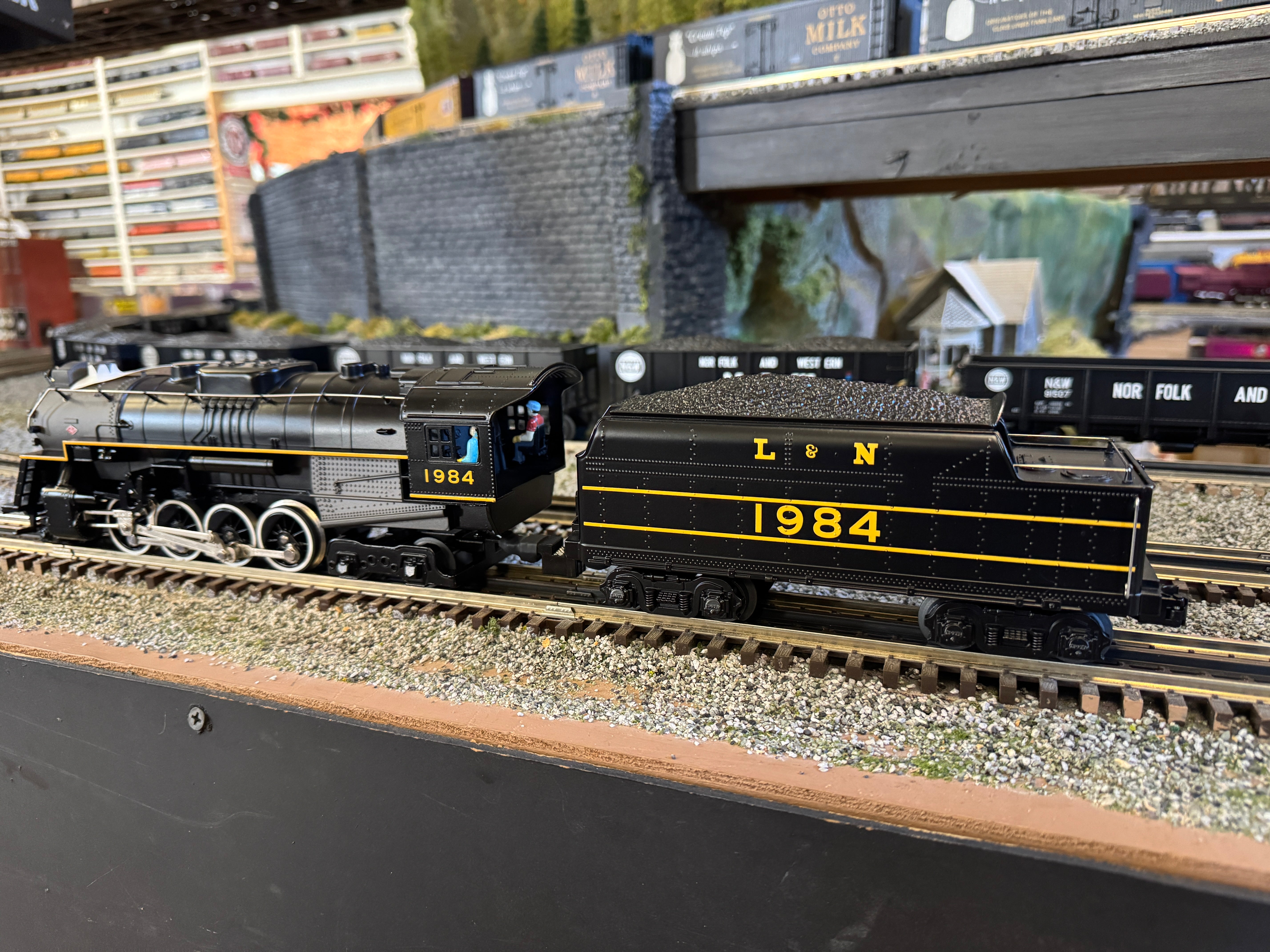 Lionel 2432100 - LionChief+ 2.0 Berkshire Steam Locomotive "Louisville & Nashville" #1984