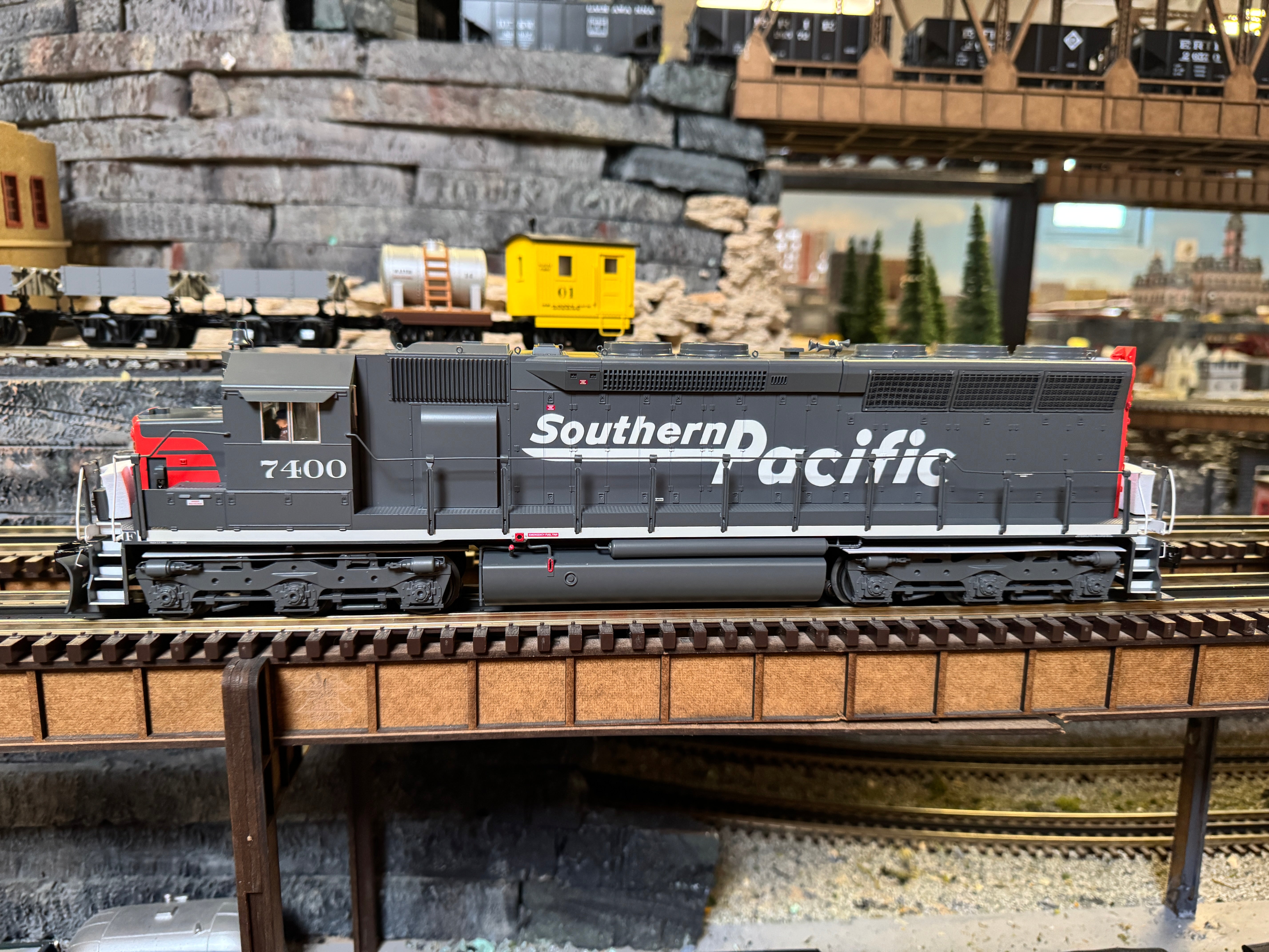 Lionel 2433572 - Legacy SD45 Diesel Locomotive "Southern Pacific" #7437