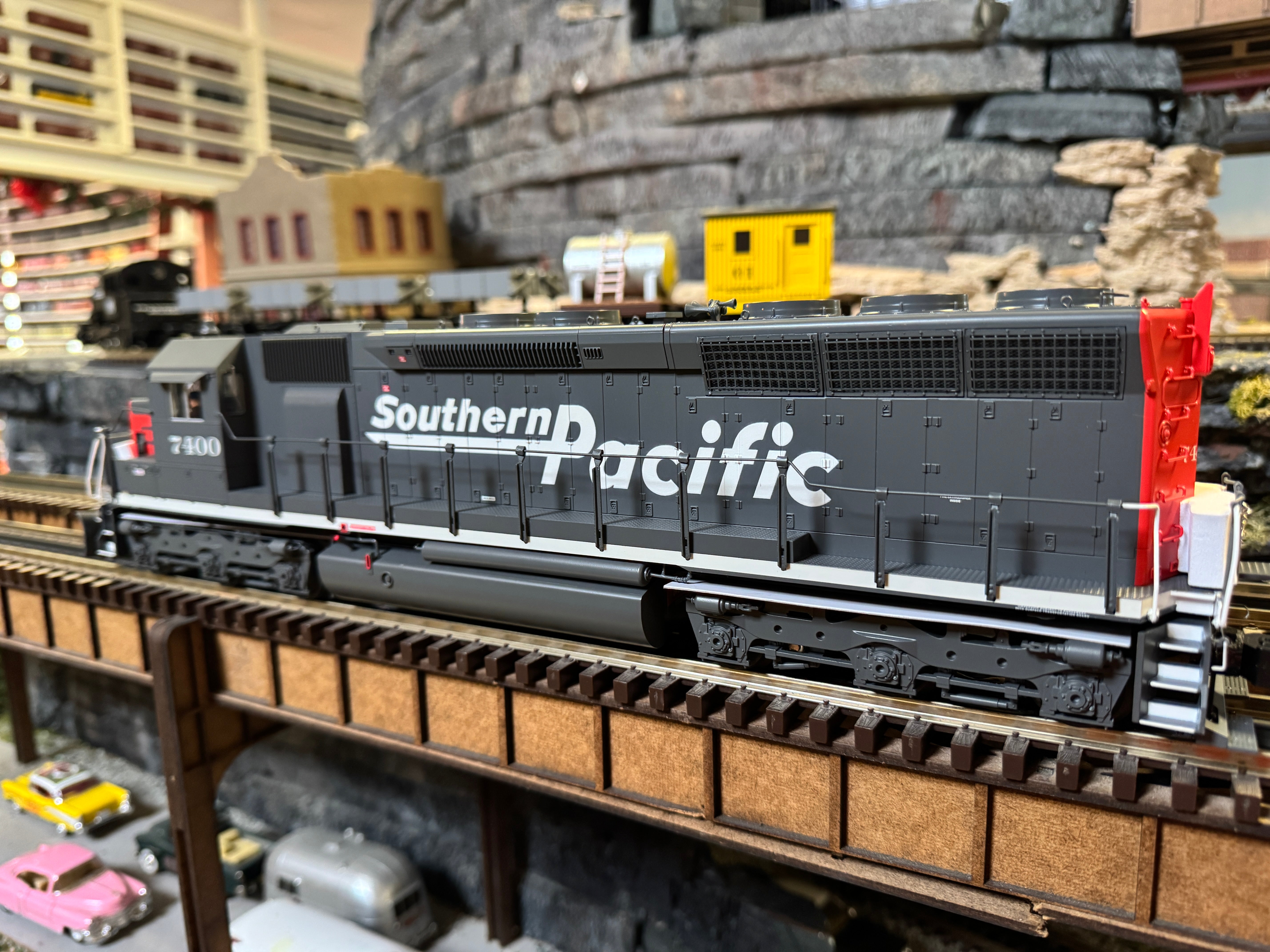 Lionel 2433571 - Legacy SD45 Diesel Locomotive "Southern Pacific" #7400