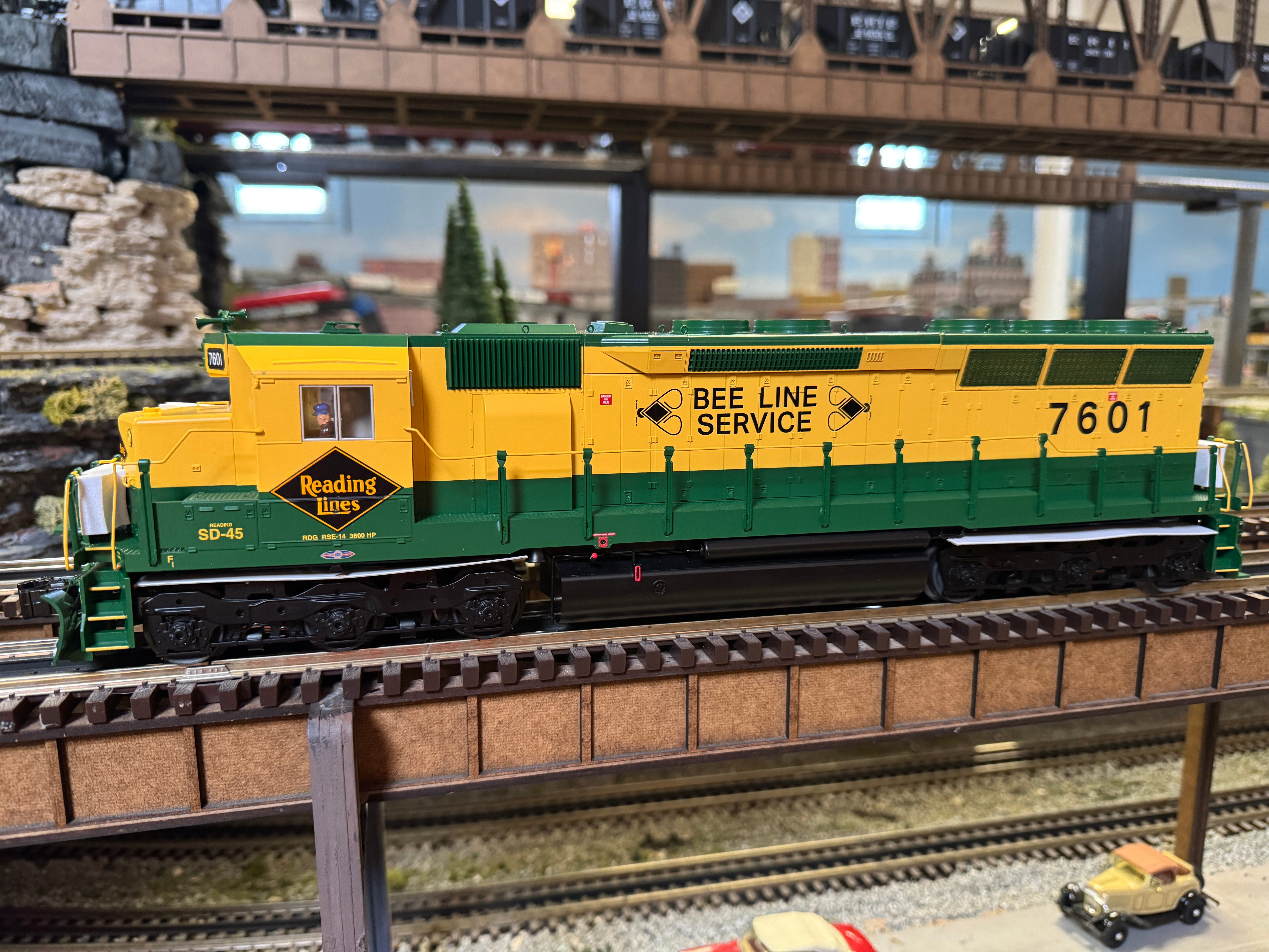 Lionel 2433551 - Legacy SD45 Diesel Locomotive "Reading" #7601