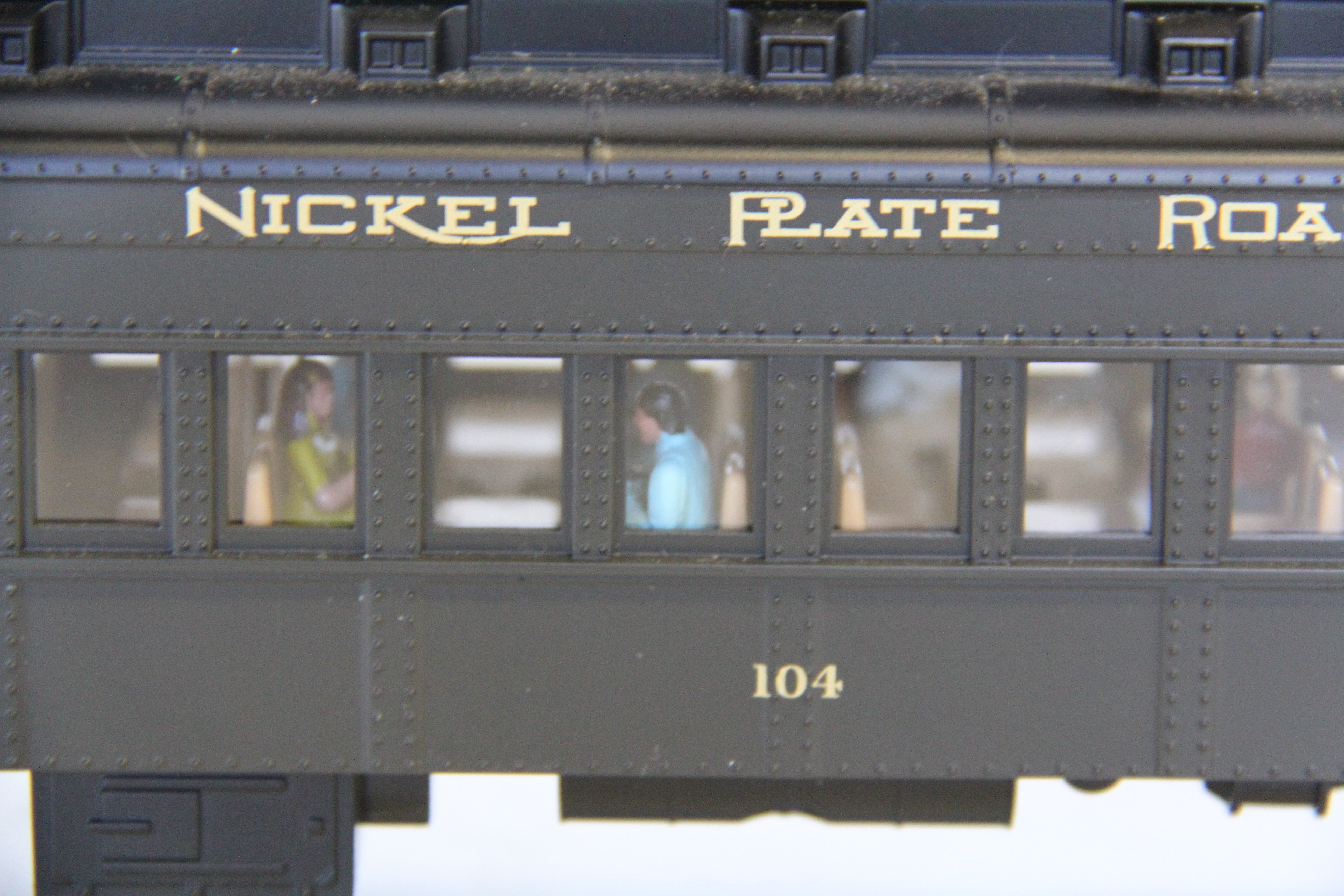 MTH 20-41025 & 20-44025 Nickle Plate Road Madison 70' 4 Car Set-Second hand-M7265