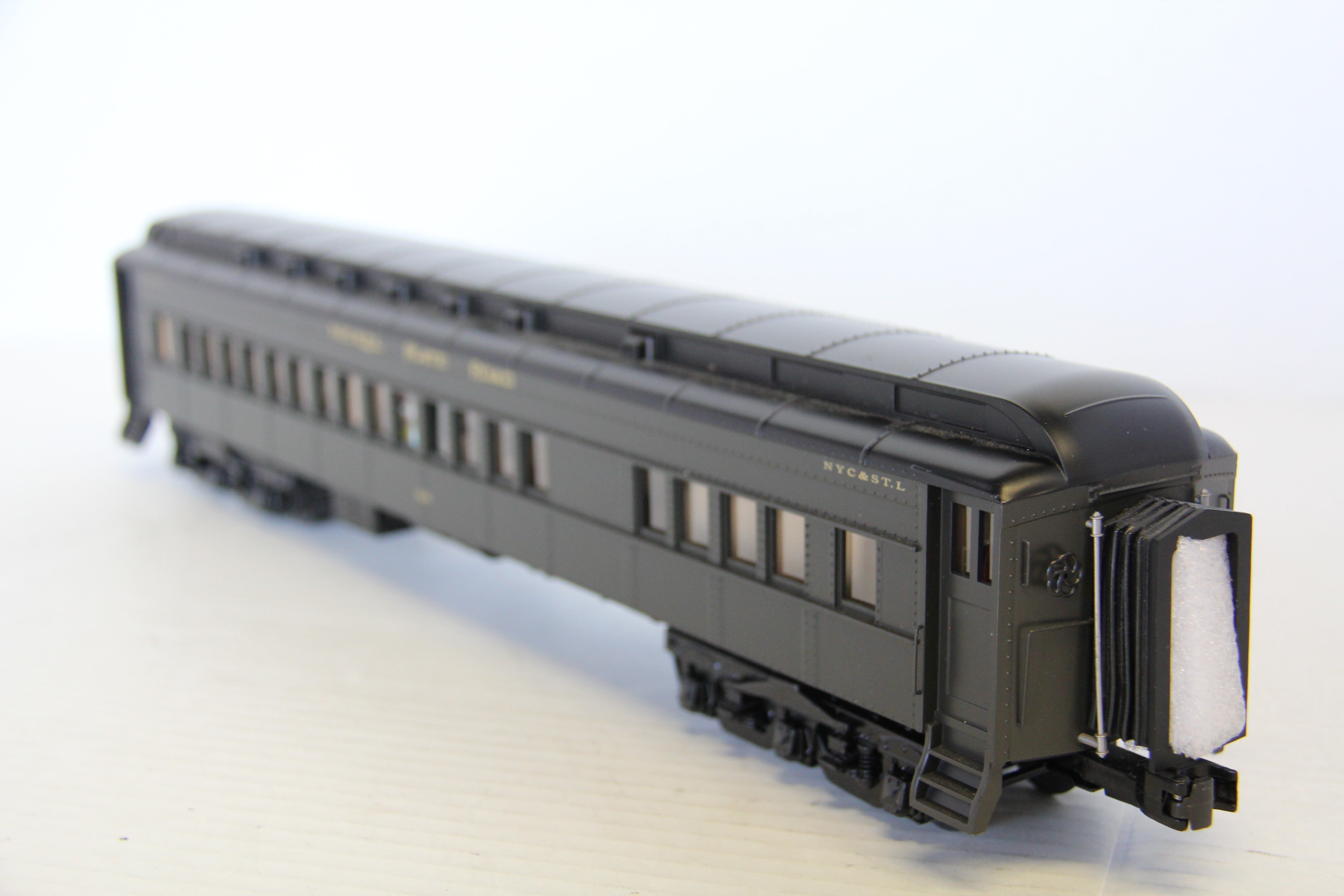 MTH 20-41025 & 20-44025 Nickle Plate Road Madison 70' 4 Car Set-Second hand-M7265