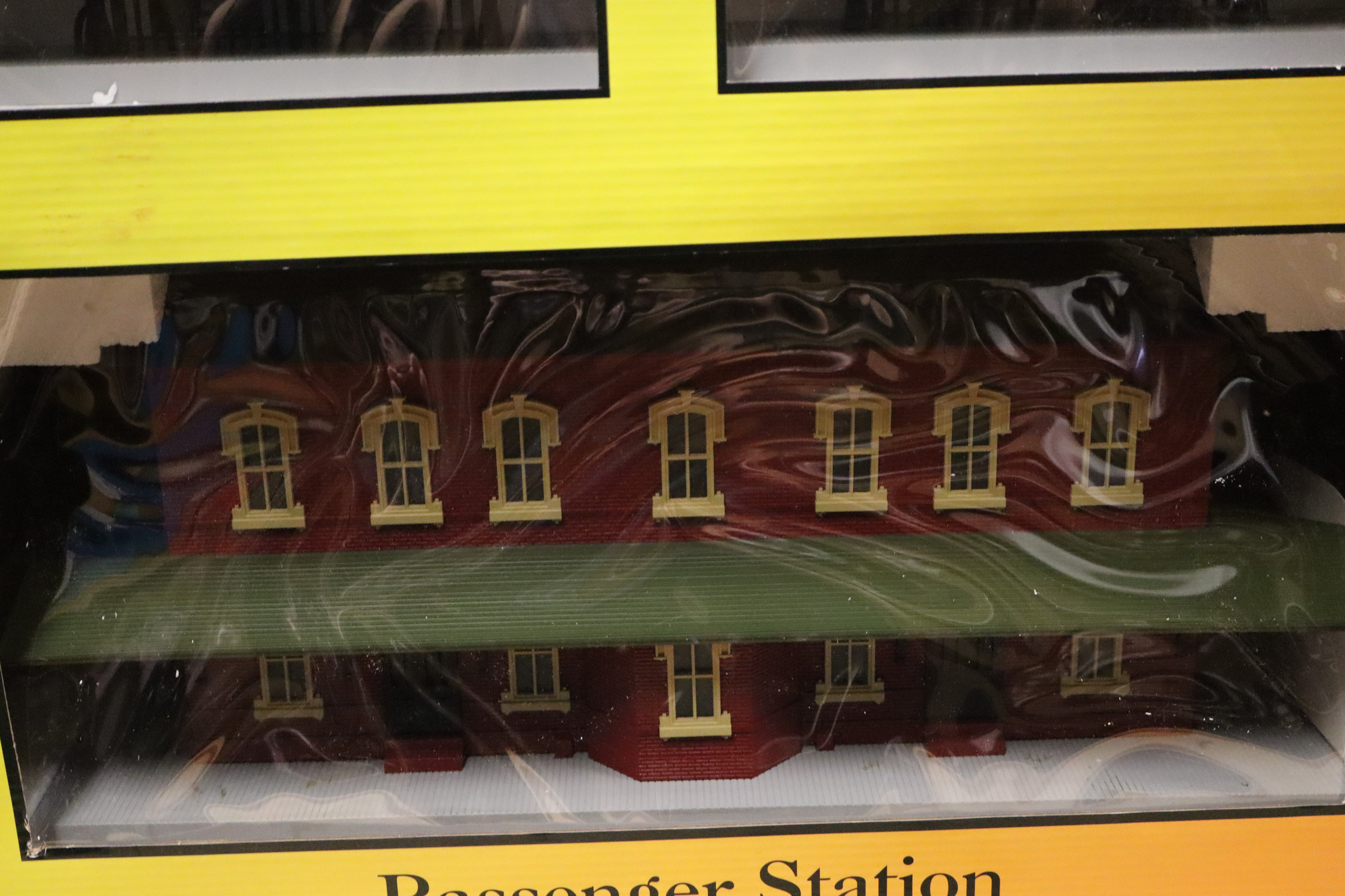 Rail King 30-90094 Passenger Station w/ Dual Platforms-Second hand-M8489