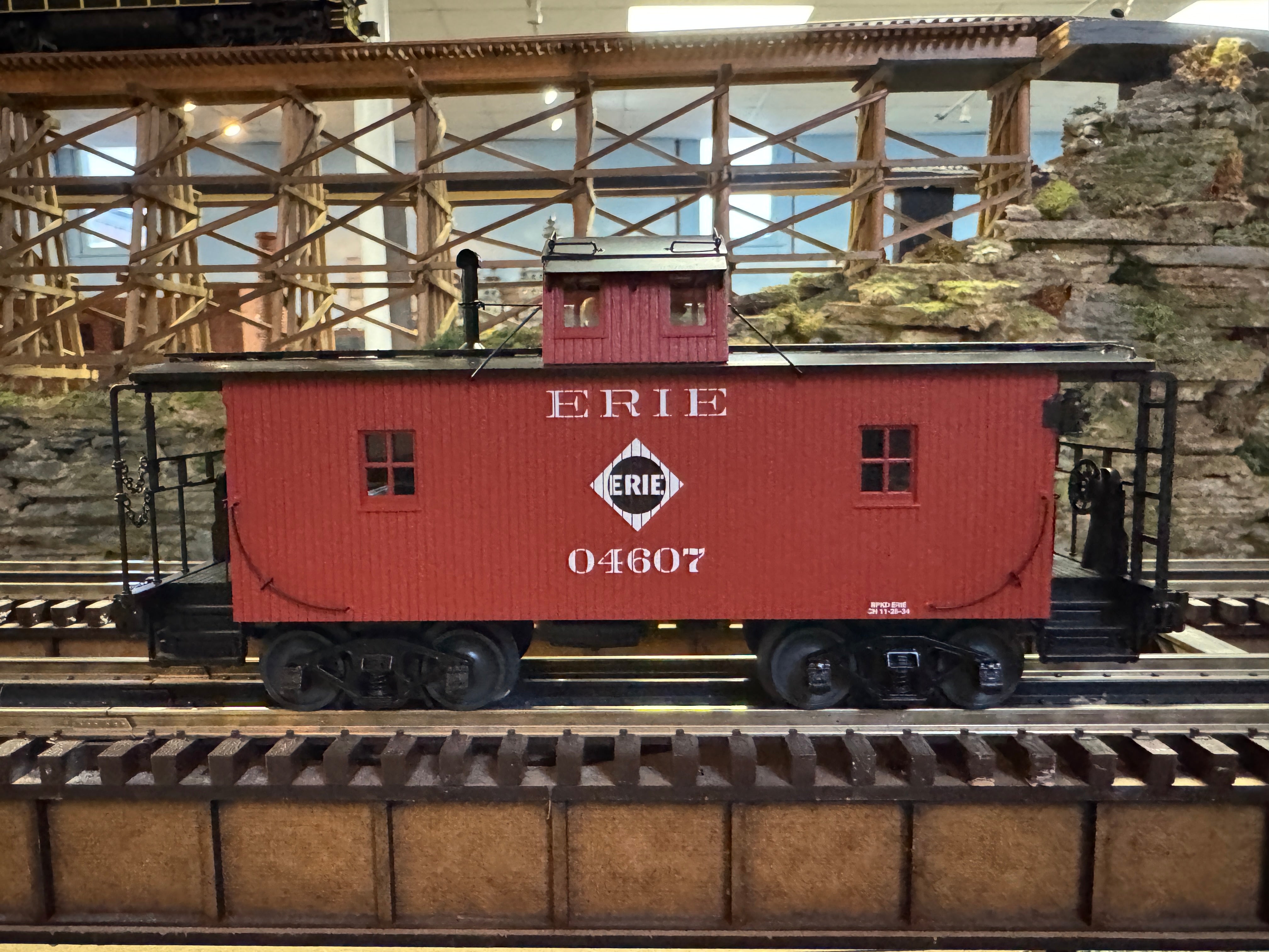 Lionel 2426980 - Woodside N6b Caboose "Erie" #04607 -  Custom Run for MrMuffin'sTrains