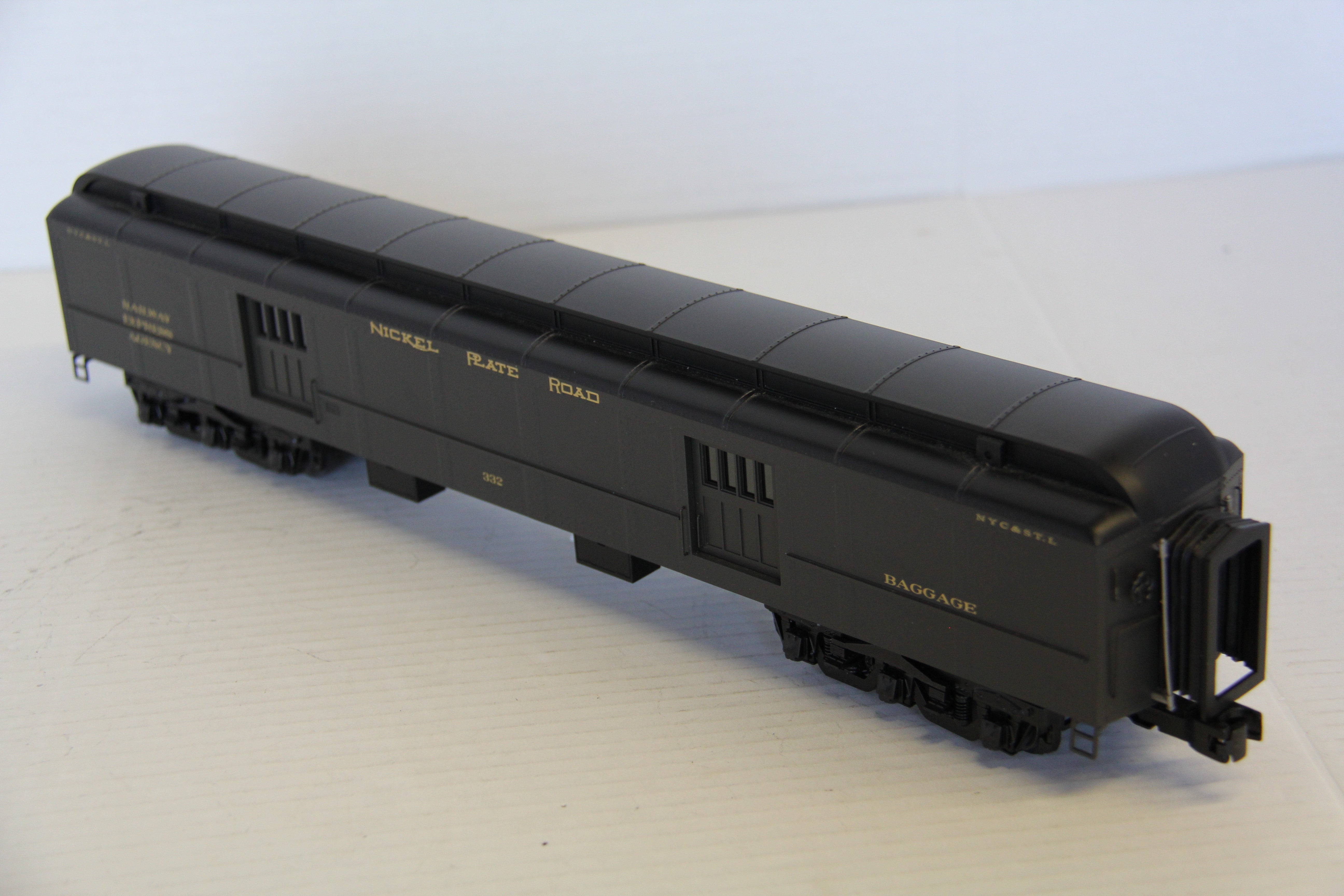 MTH 20-41025 & 20-44025 Nickle Plate Road Madison 70' 4 Car Set-Second hand-M7265
