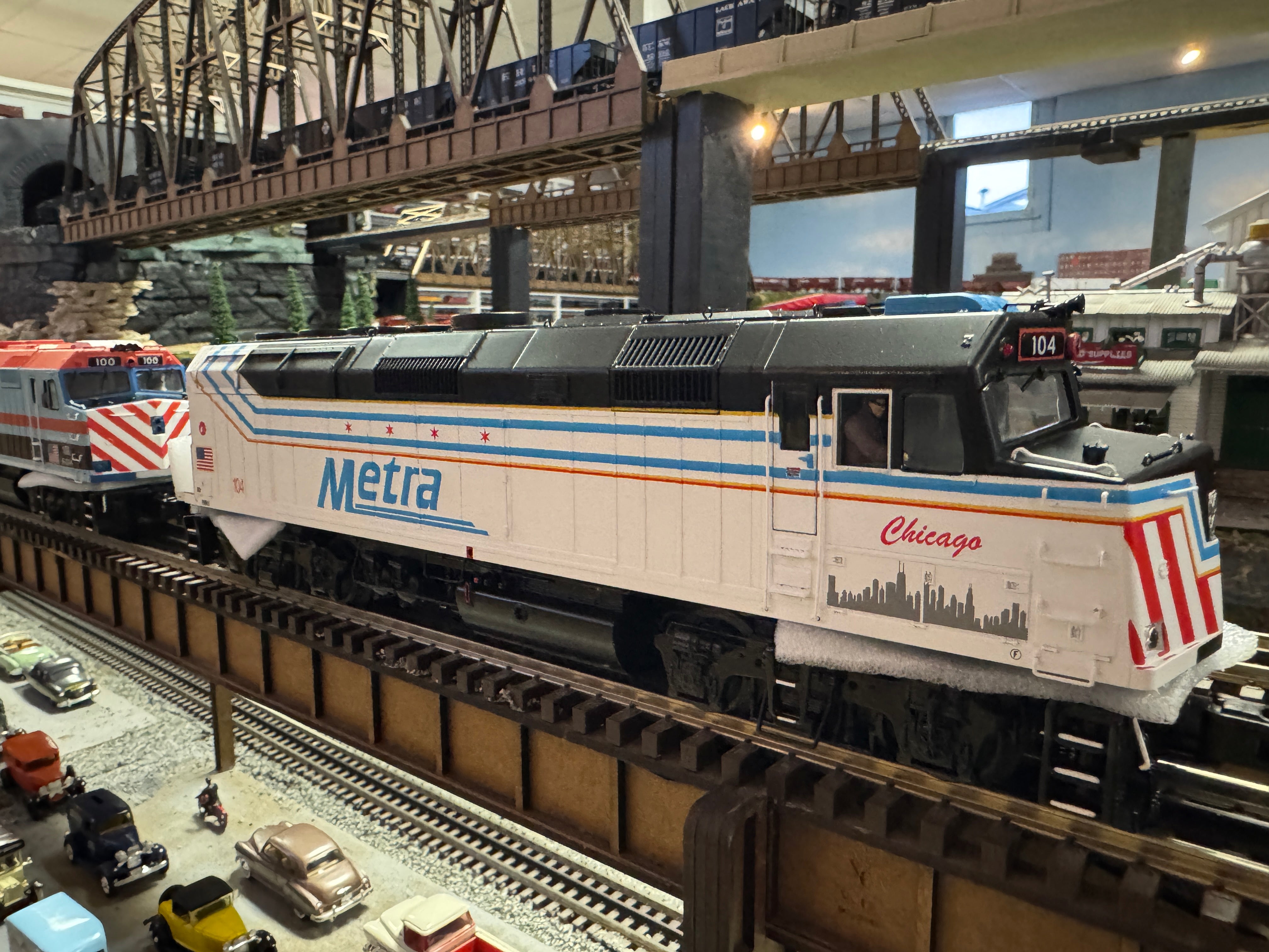 Atlas O 30138281 - Premier - F40PH Diesel Locomotive "Metra" (Chicago Unit) #104 w/ PS3