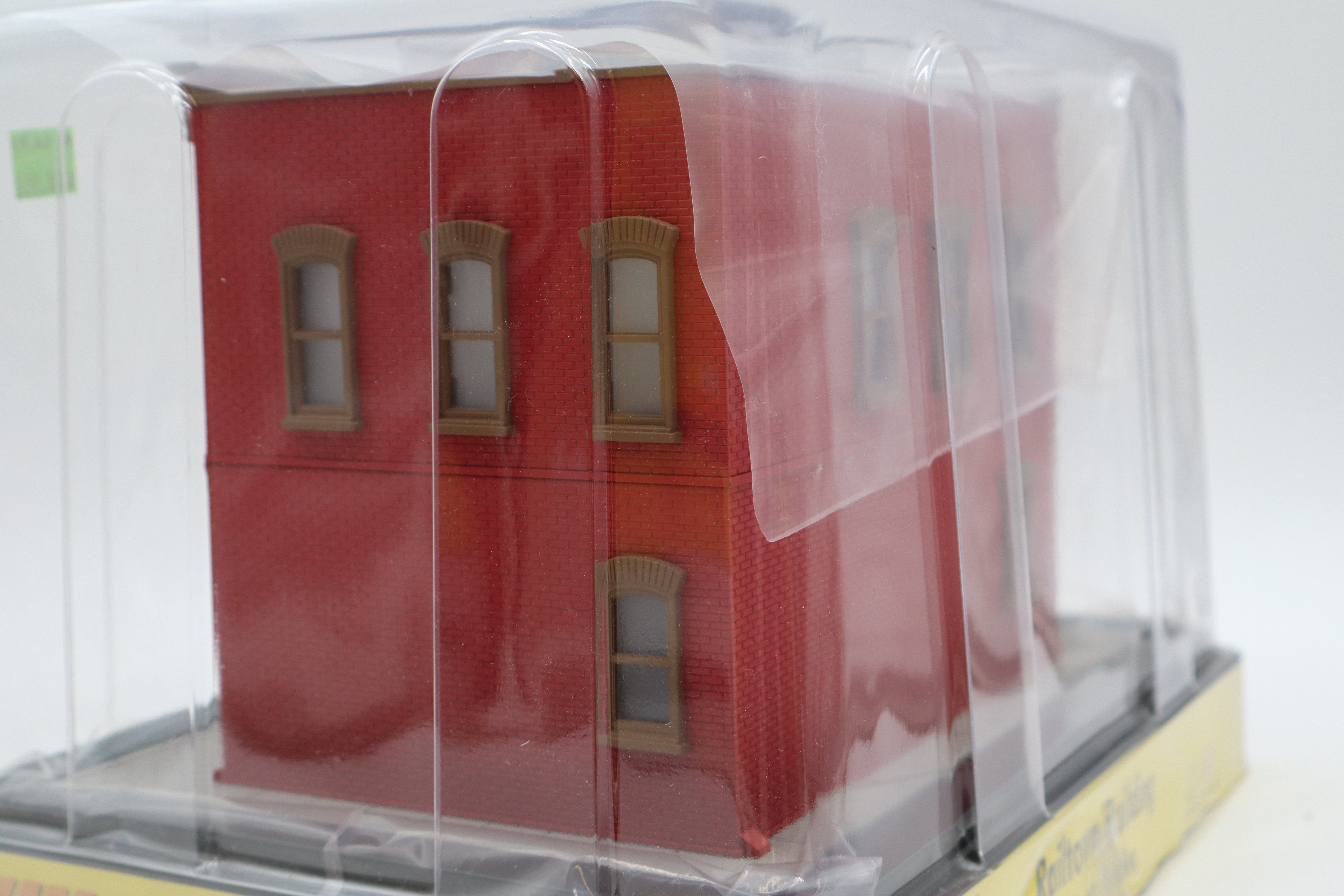 Rail King 30-90389 Royal Flush Plumbing Corner Building w/ Blinking Sign-Second hand-M8491