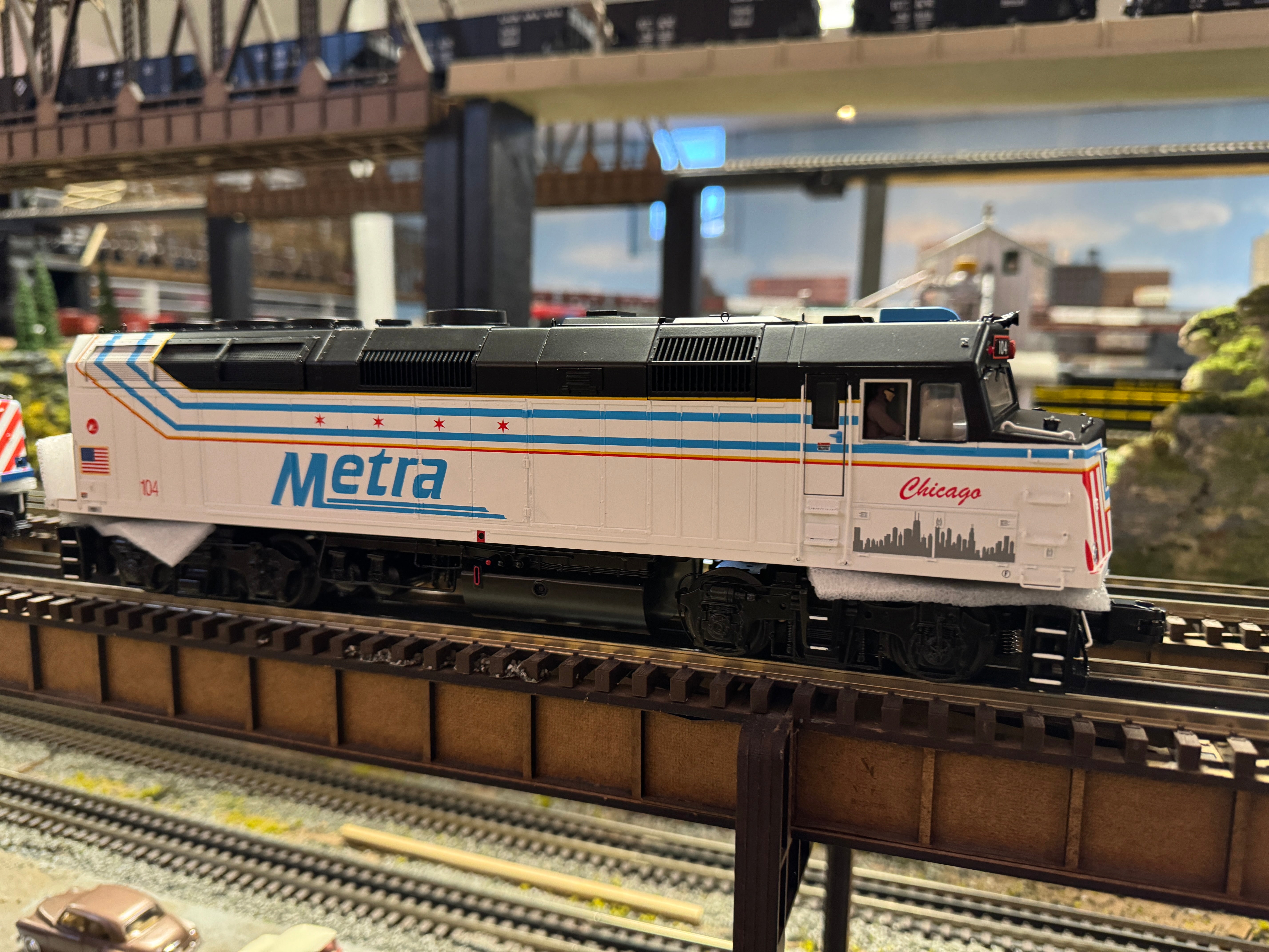 Atlas O 30138282 - Premier - F40PH Diesel Locomotive "Metra" (RTA Heritage Unit) #100 w/ PS3