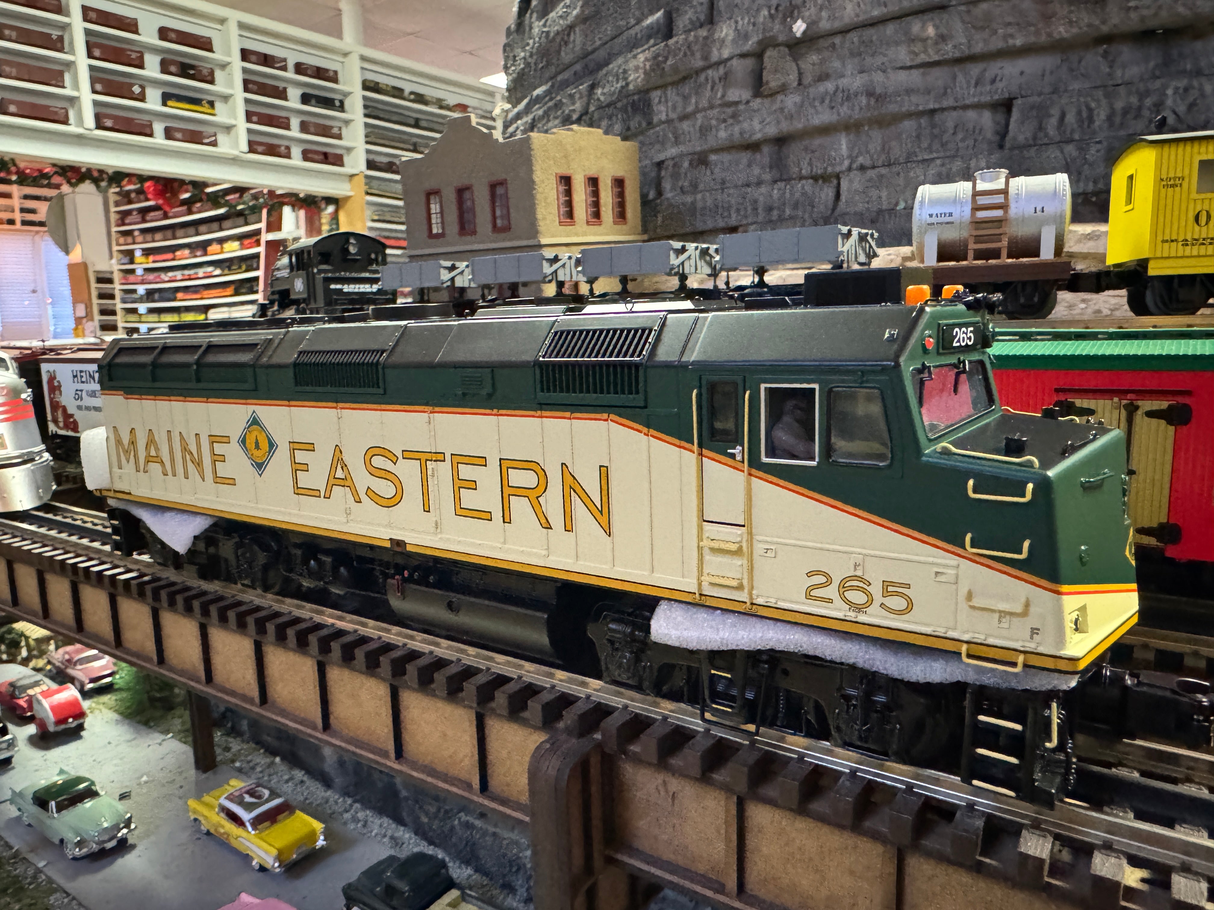 Atlas O 30138287 - Premier - F40PH Diesel Locomotive "Maine Eastern" #265 w/ PS3