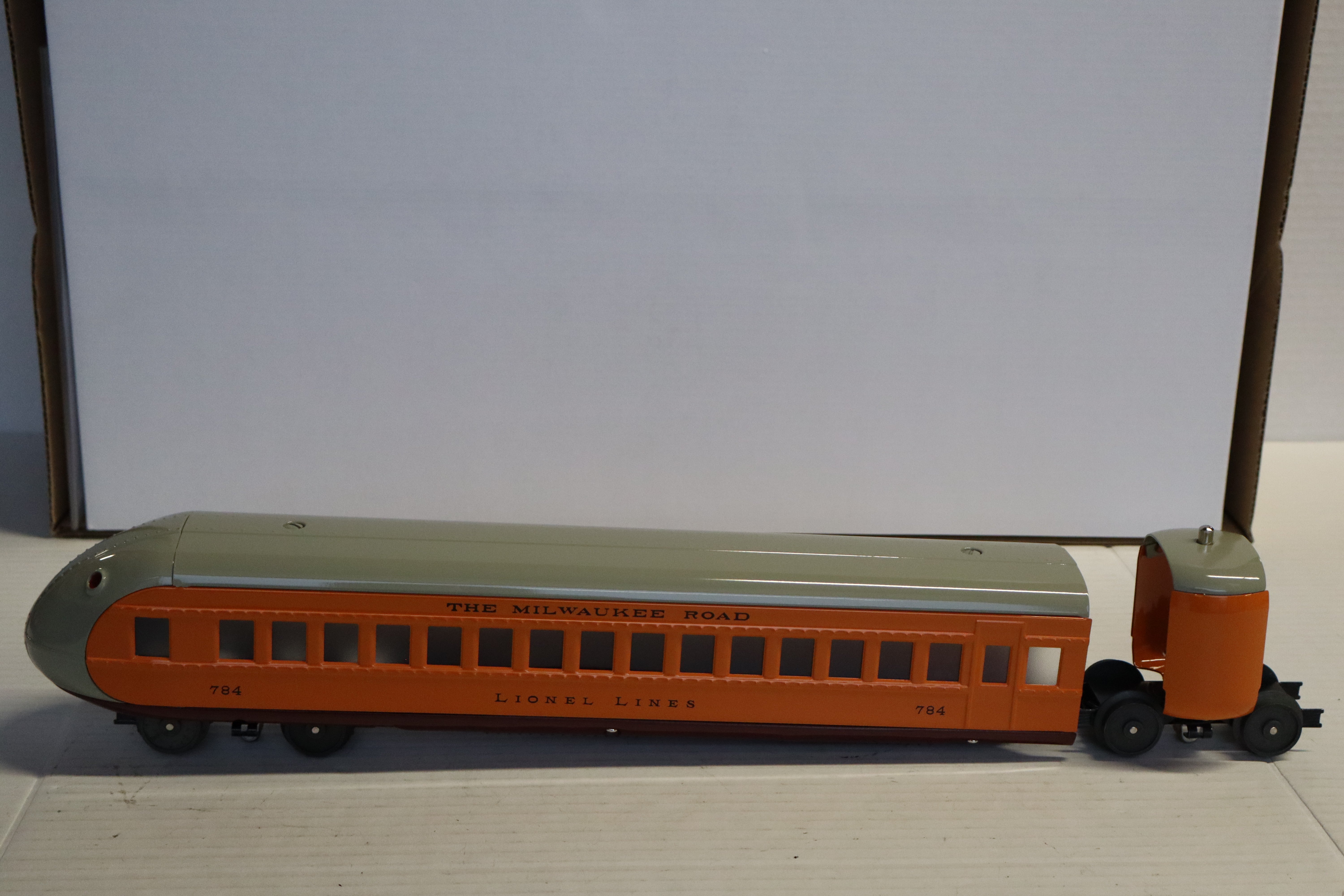 MTH 11-6017-0 Milwaukee Road No. 755W O Gauge Distant Control Streamliner Set-Second hand-M8372