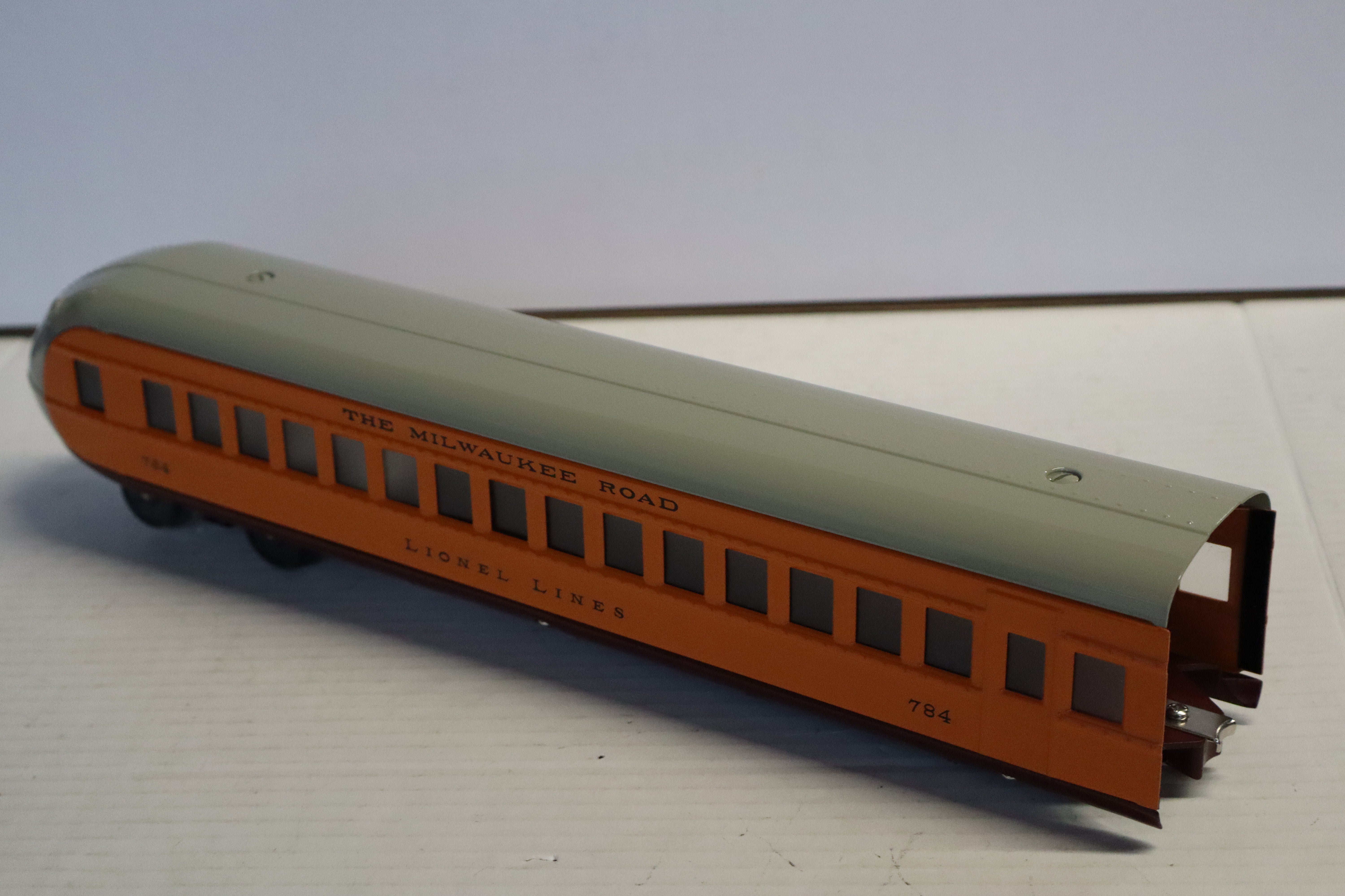 MTH 11-6017-0 Milwaukee Road No. 755W O Gauge Distant Control Streamliner Set-Second hand-M8372