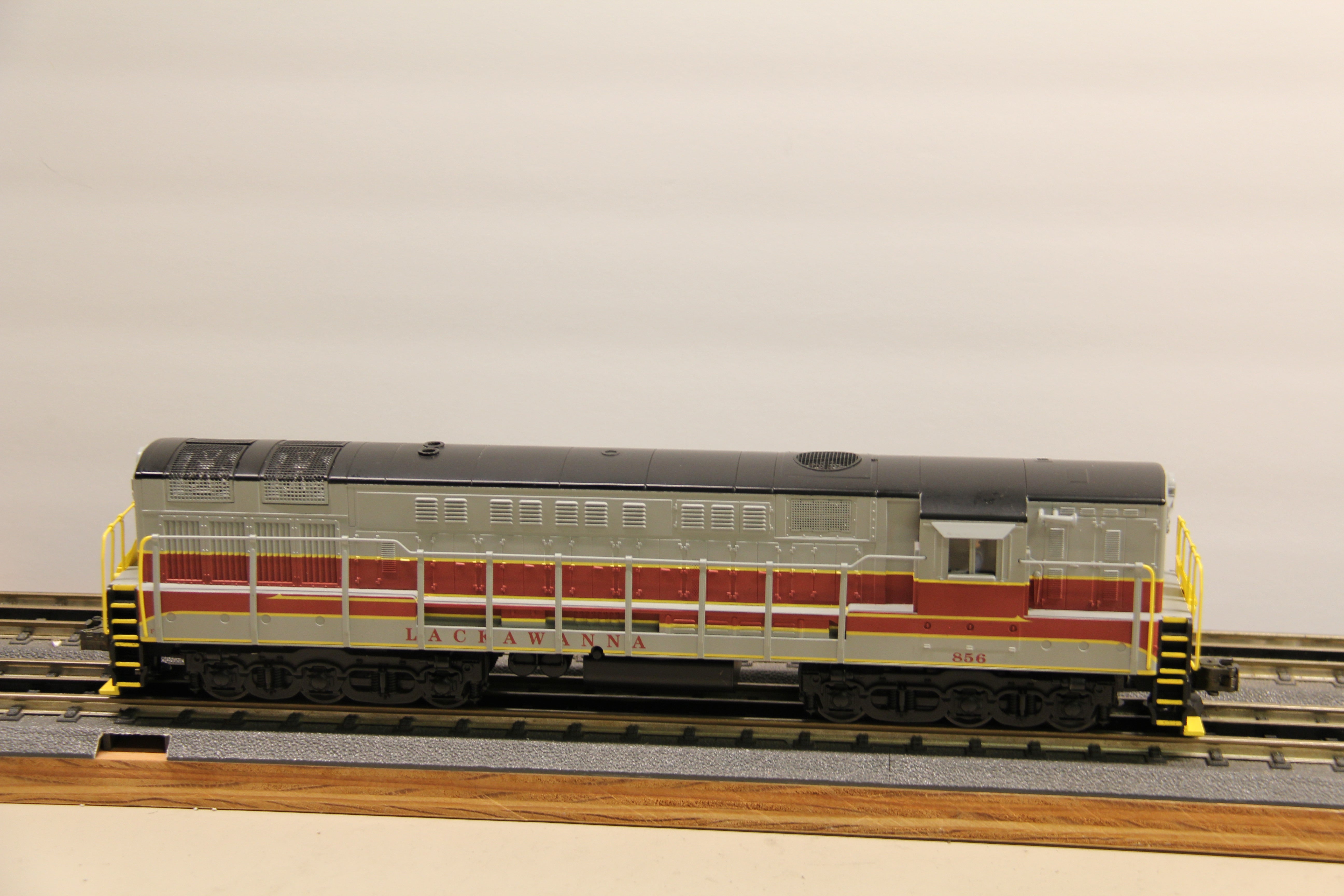 K Line K2438-0856HS Lackawanna Trainmaster #856-Conventional-M7681