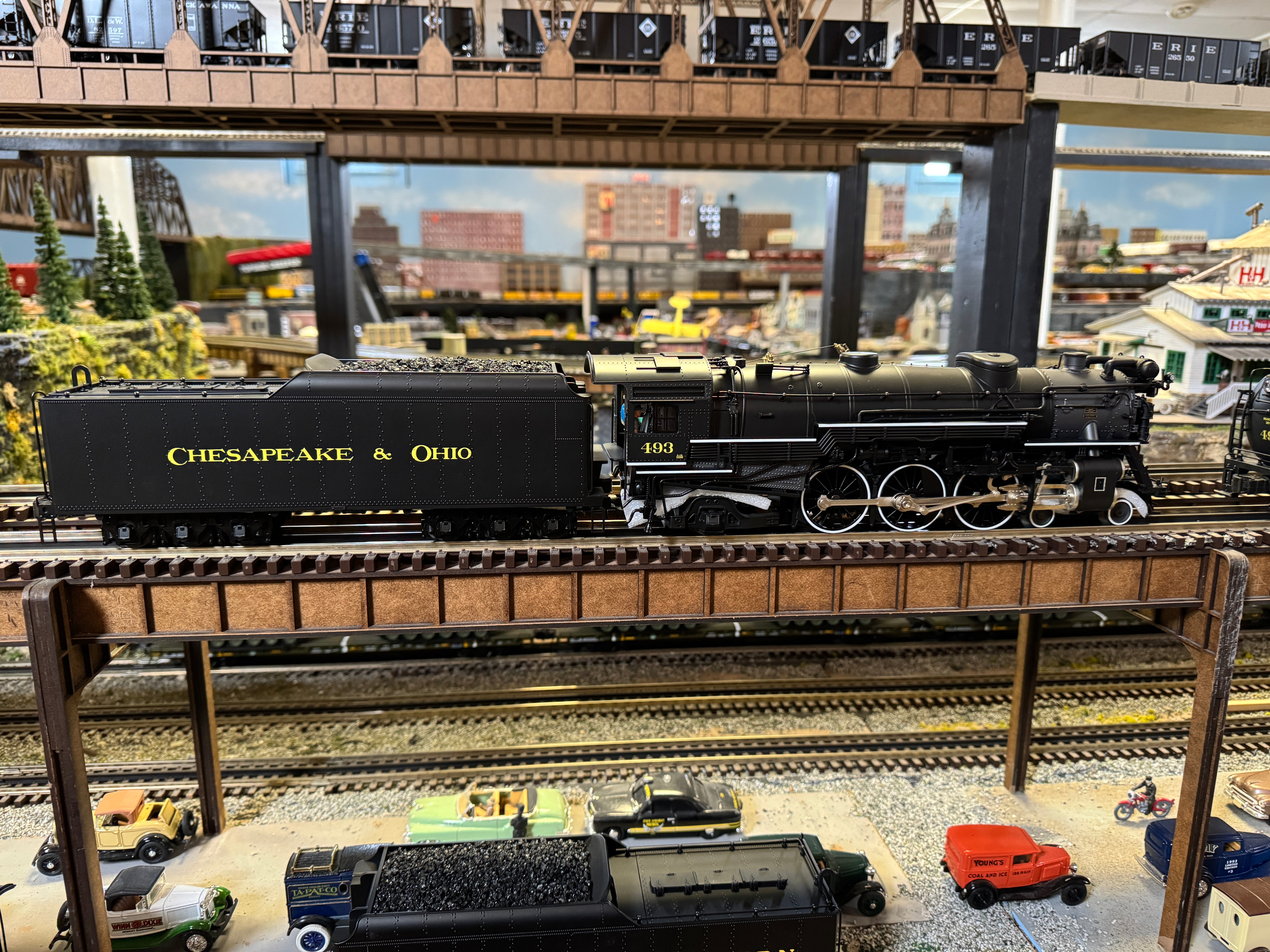 Lionel 2431130 - Legacy F19 Pacific Steam Engine "Chesapeake & Ohio" #493 (Berk Tender)