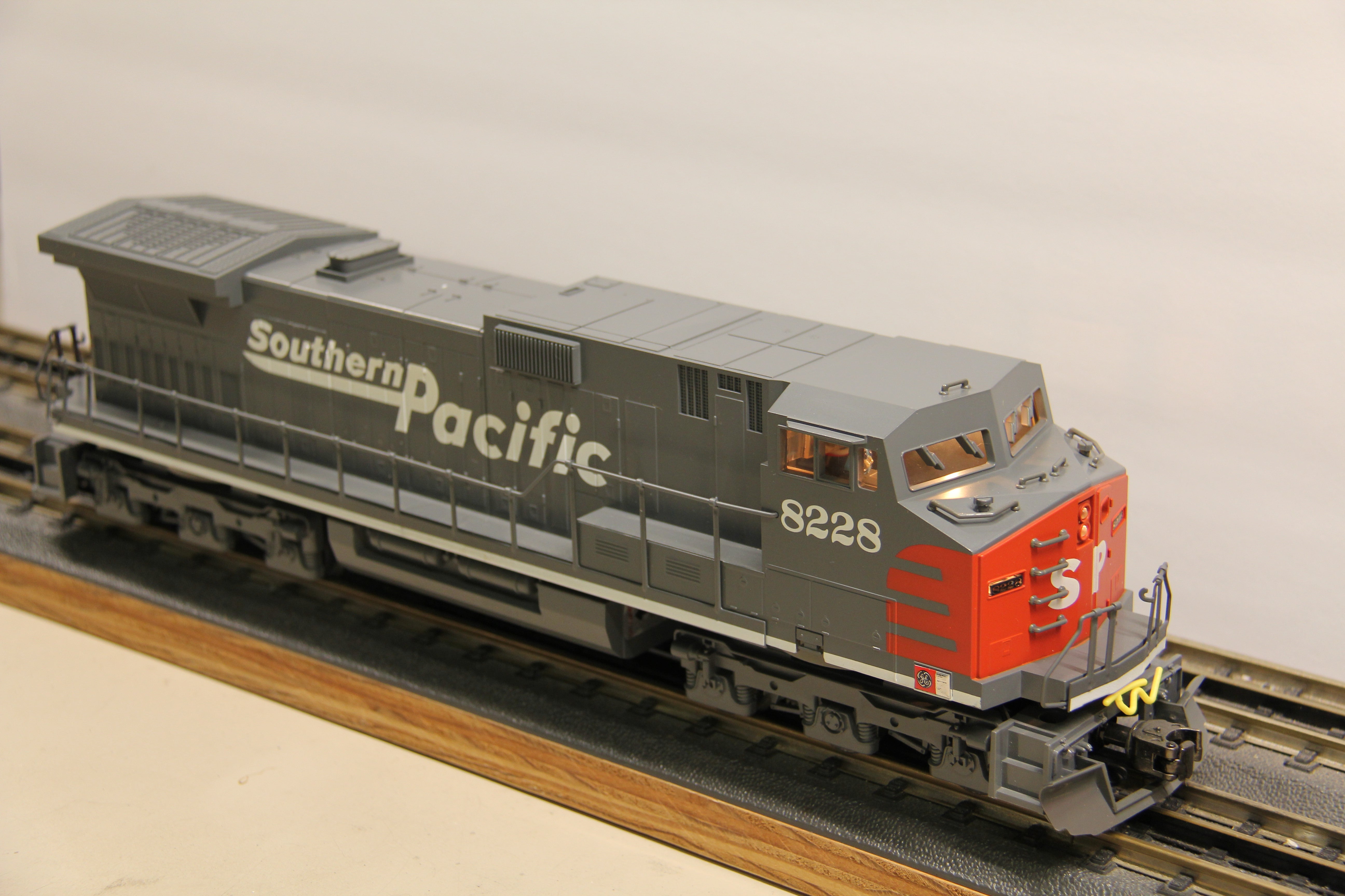 Lionel 6-18228 -8228 Southern Pacific Dash-9 Diesel Locomotive-Second hand-M7684