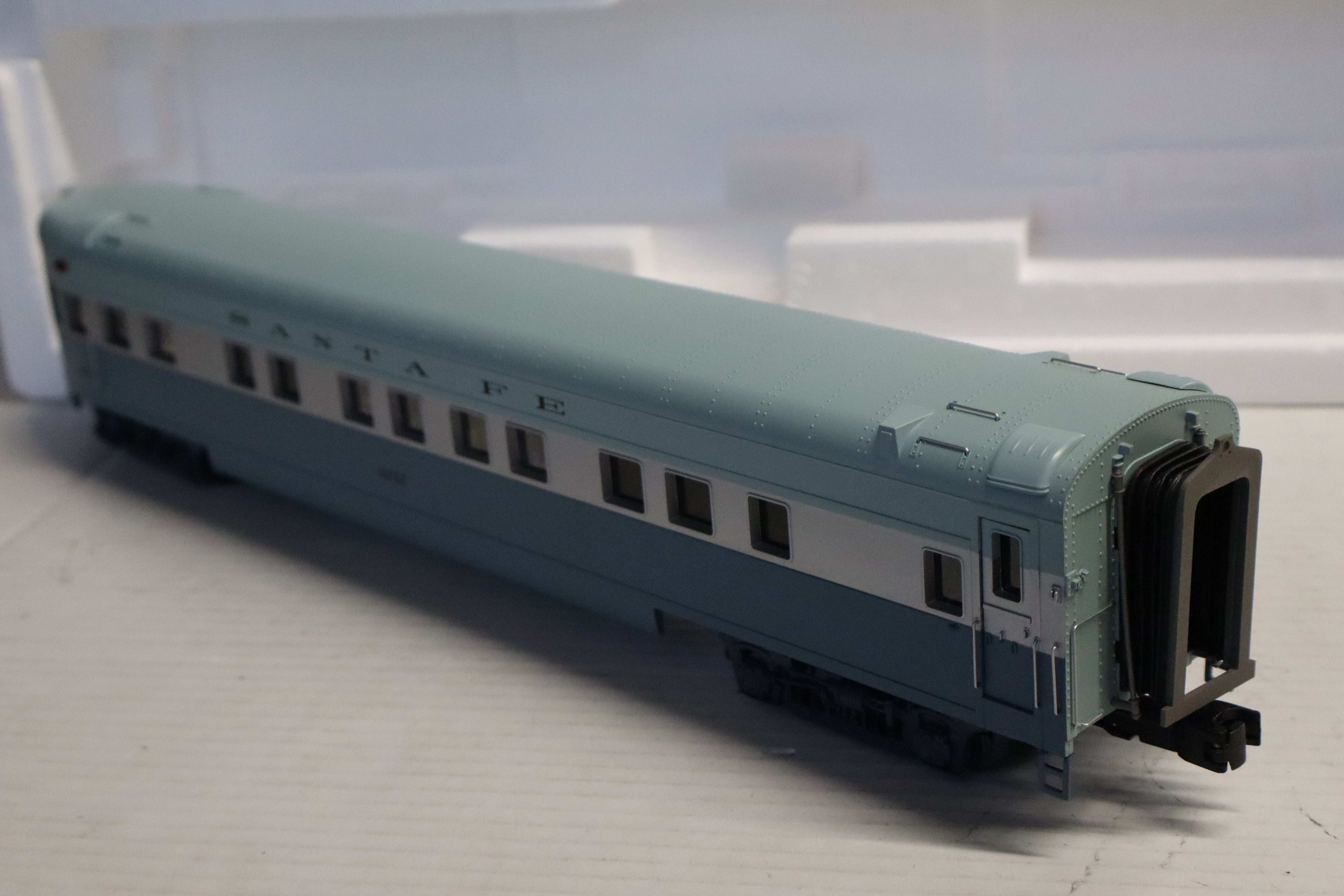 MTH 20-3435-1 Santa Fe 464 Blue Goose Hudson Steam Engine & MTH Santa Fe (Blue Goose) 70' Streamlined Passenger 6 Car Set-Second hand-M8382