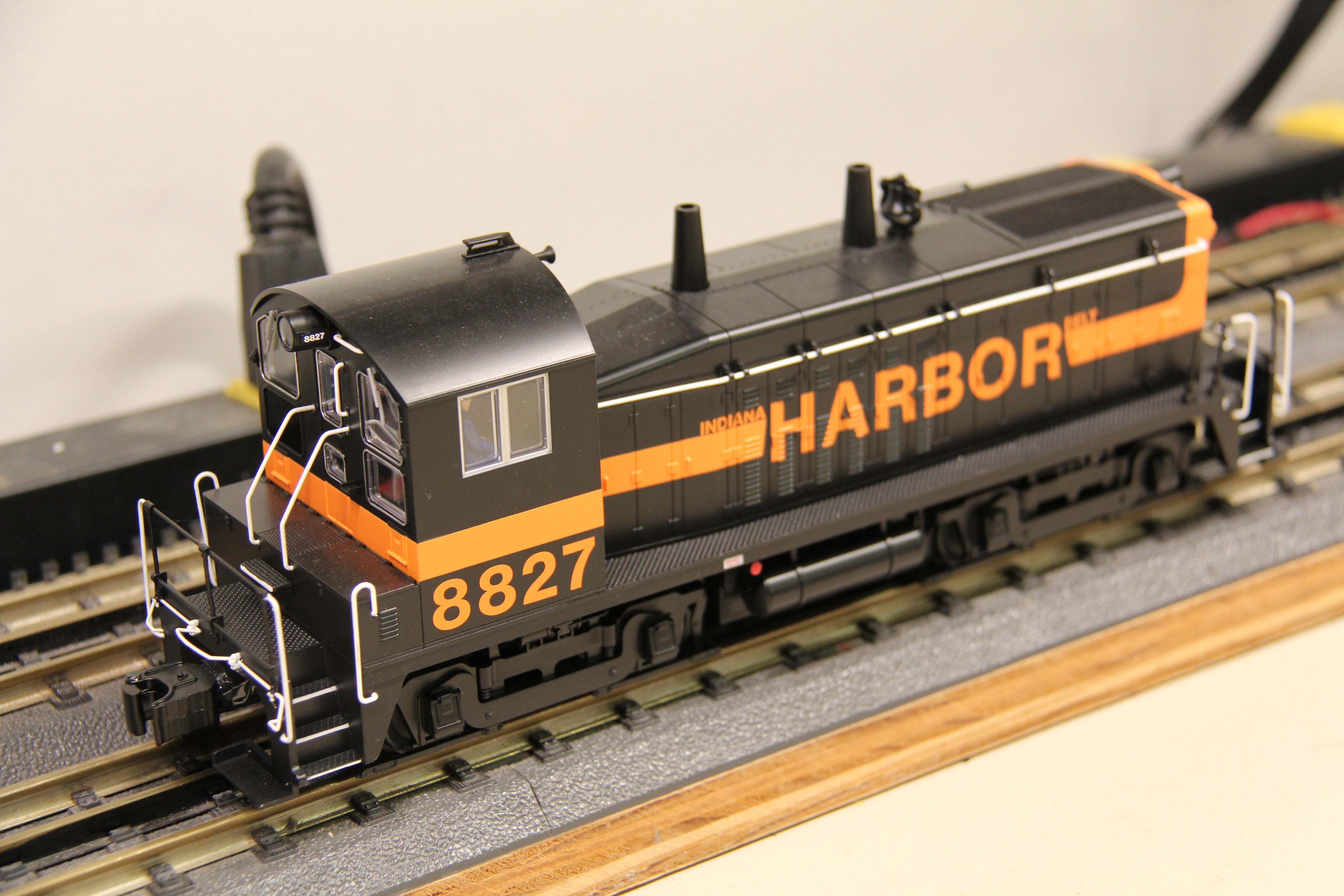 Lionel 2333530 Indiana Harbor Belt LEGACY NW2 #8827-Second hand-M7328