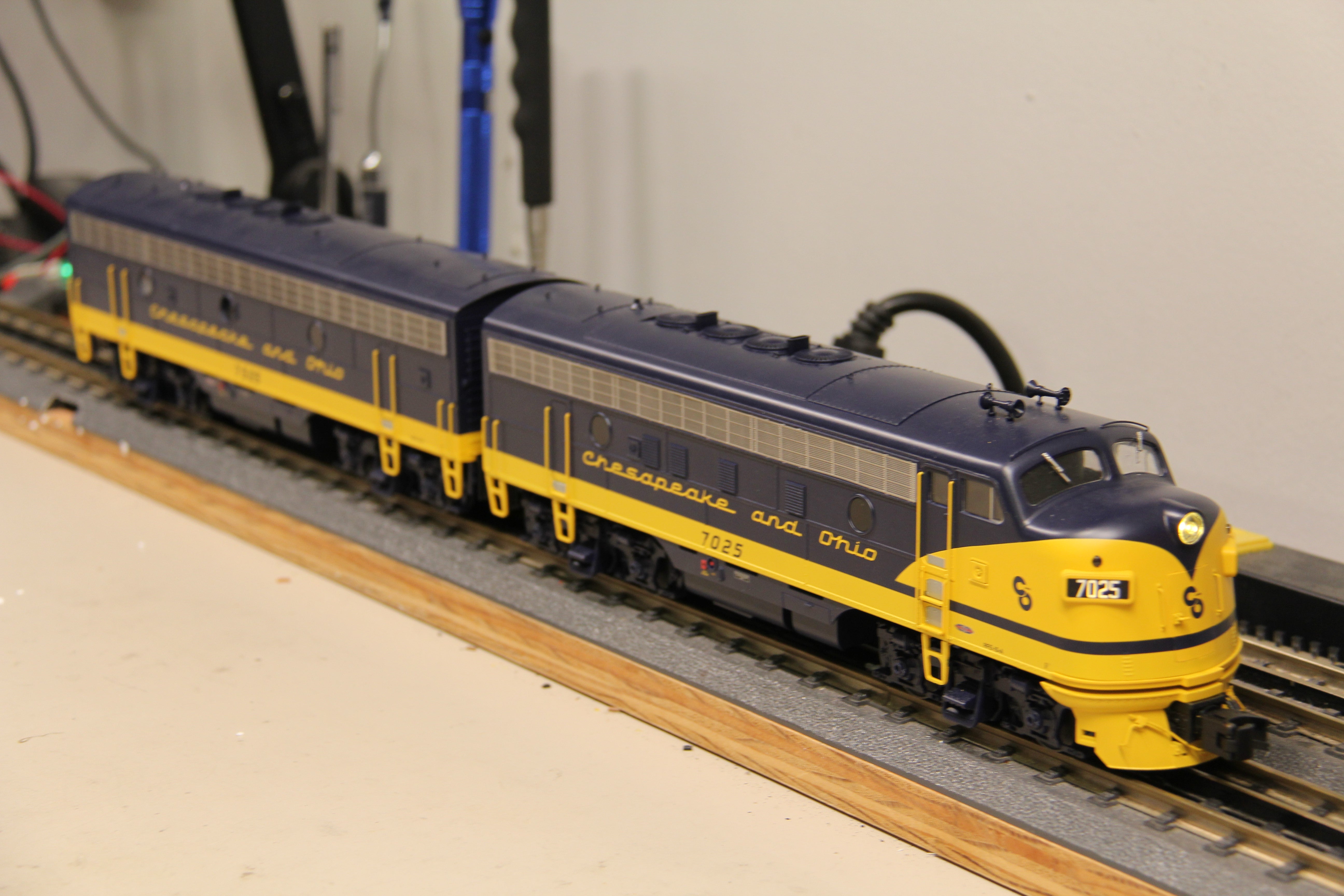 Atlas #30138080 Powered & #30138103 Chesapeake & Ohio F7 Phase 1 Locomotive-Second hand-M7326