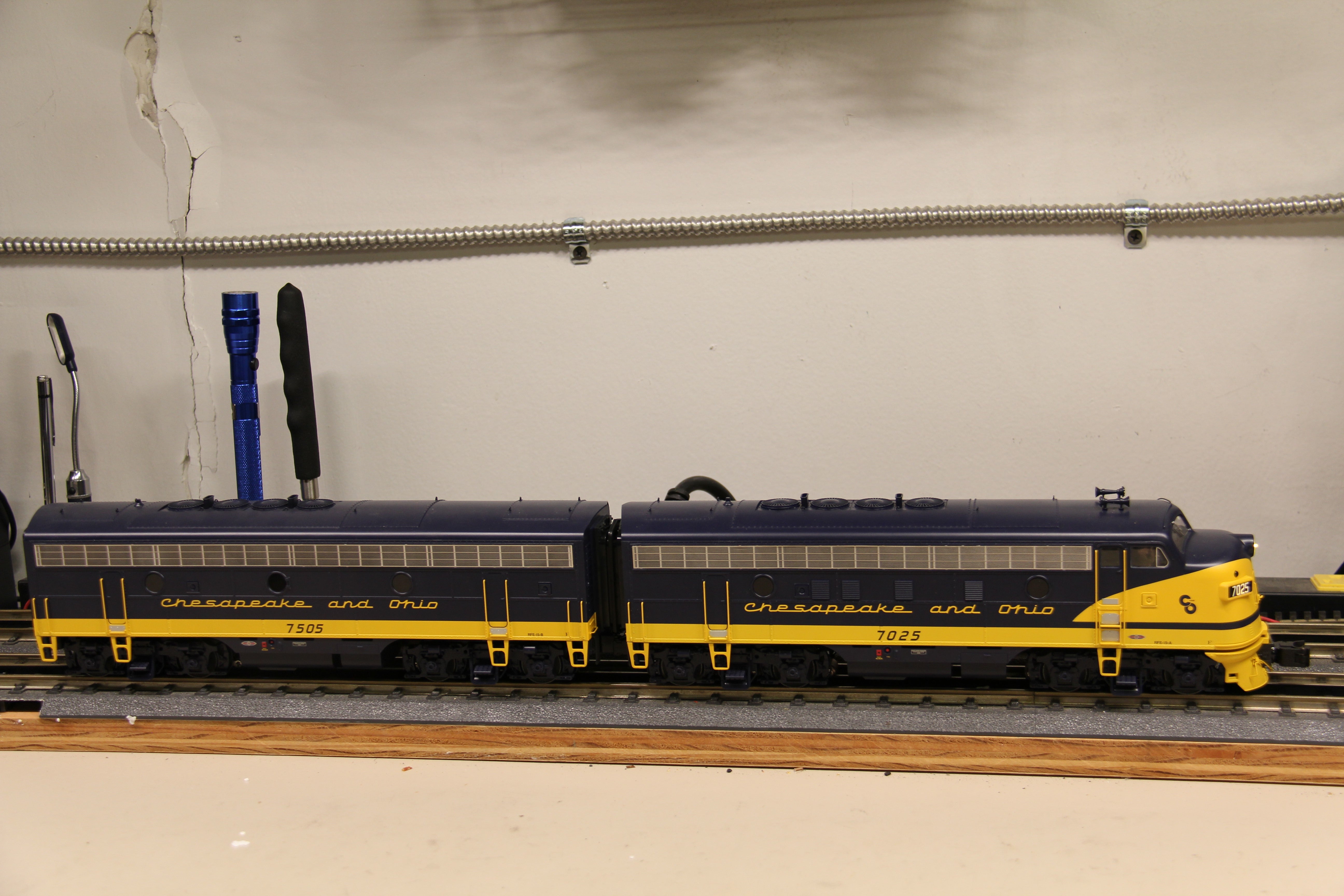 Atlas #30138080 Powered & #30138103 Chesapeake & Ohio F7 Phase 1 Locomotive-Second hand-M7326