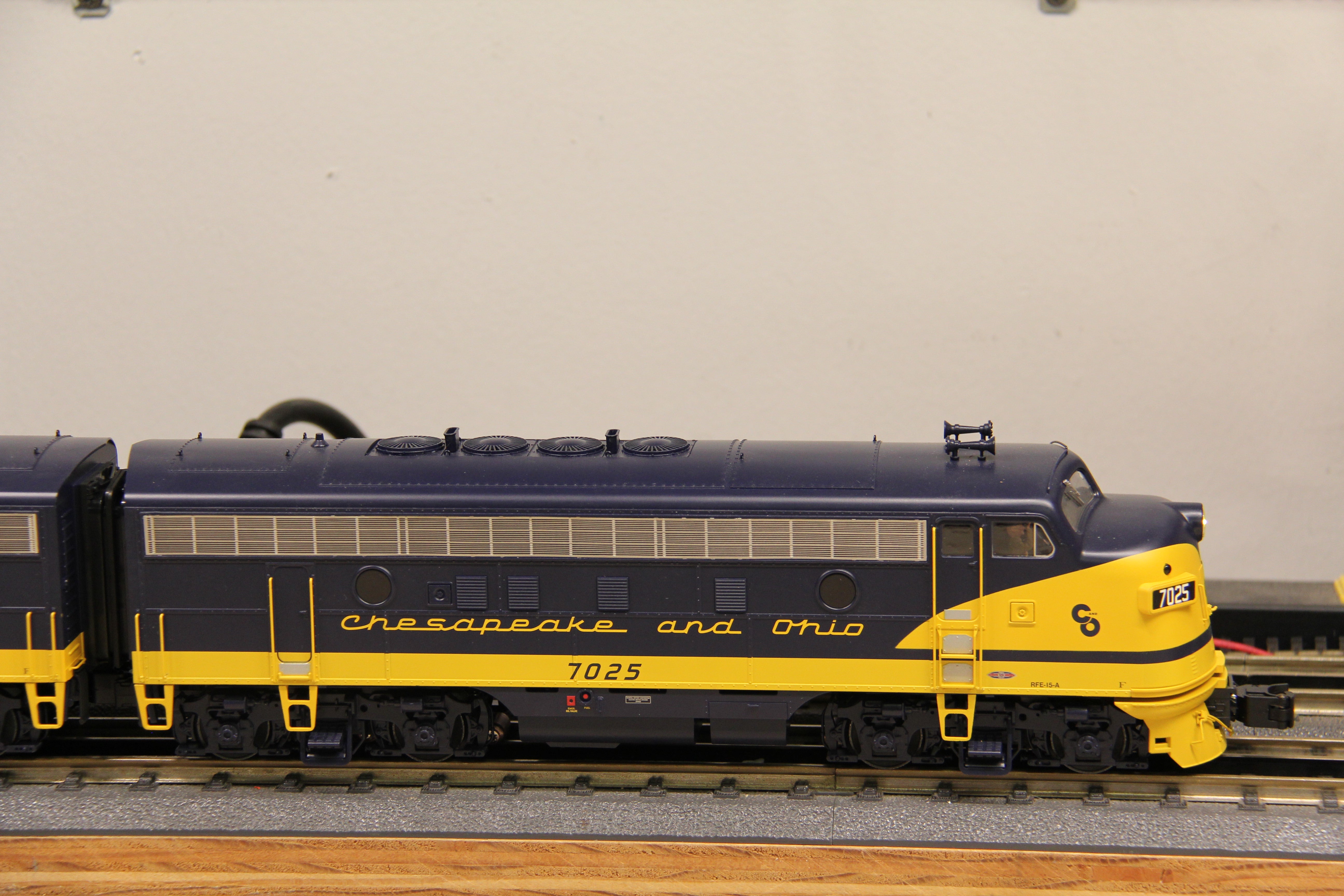 Atlas #30138080 Powered & #30138103 Chesapeake & Ohio F7 Phase 1 Locomotive-Second hand-M7326