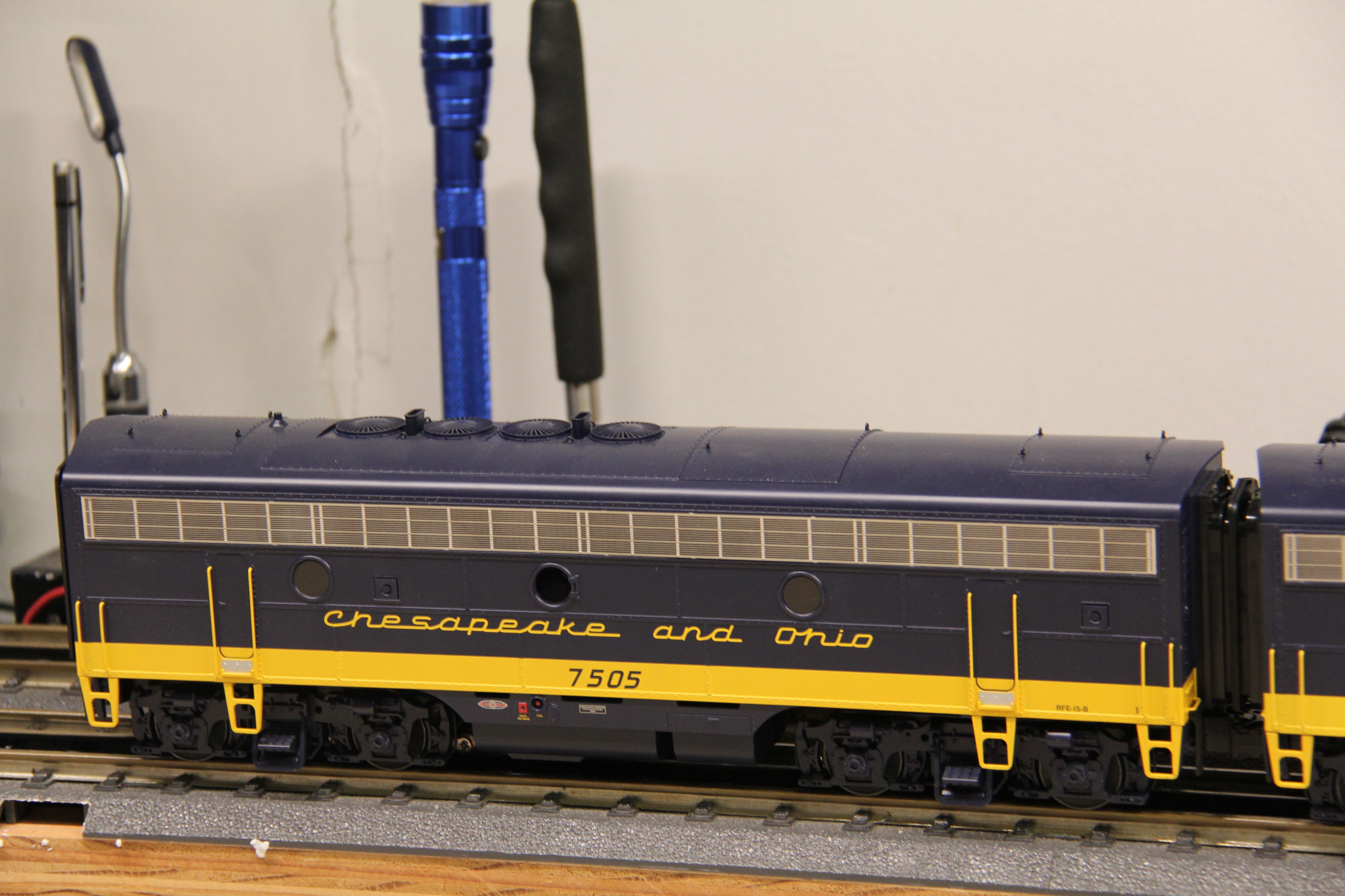 Atlas #30138080 Powered & #30138103 Chesapeake & Ohio F7 Phase 1 Locomotive-Second hand-M7326